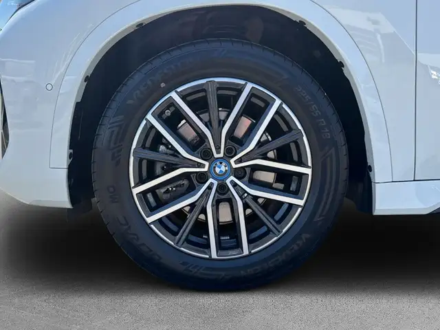 BMW iX1 view 7