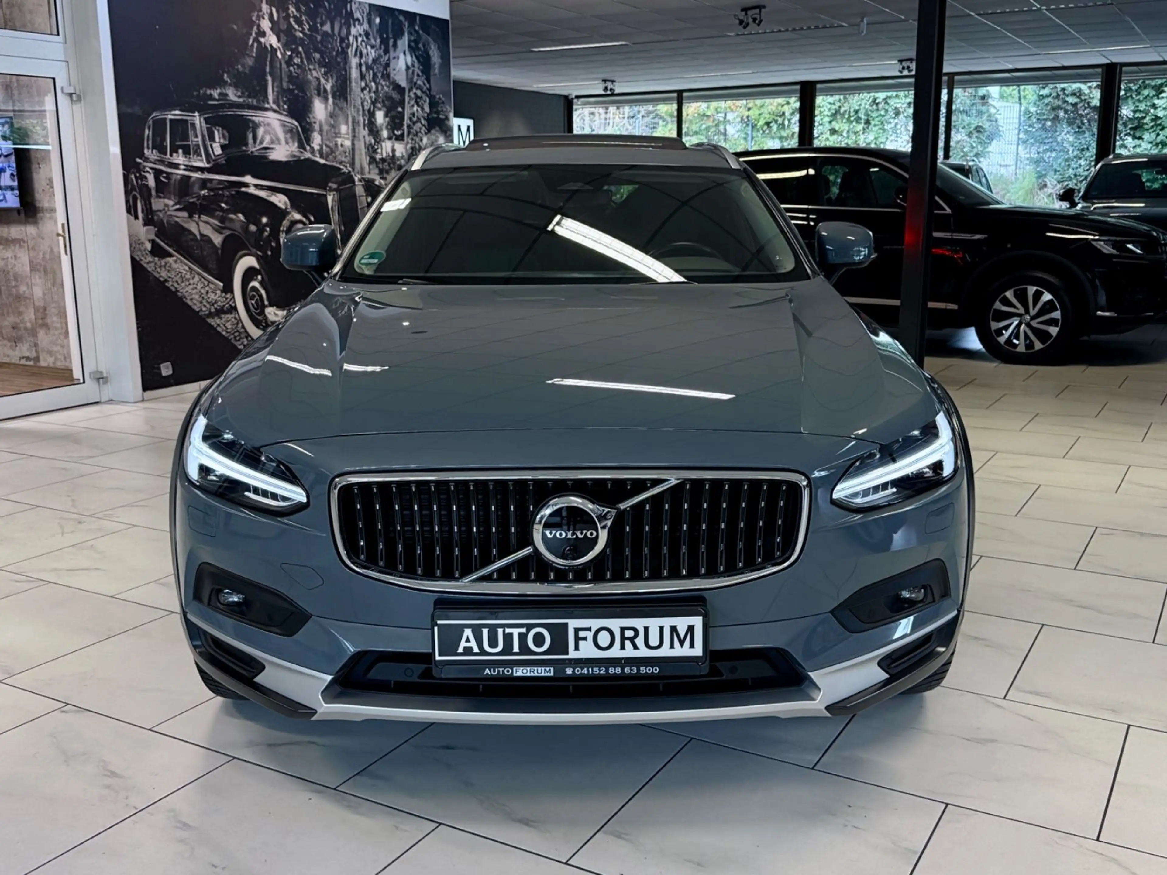 Volvo V90 Cross Country 2.0 D B4 AWD 360CAM AHK LEDER — photo 12