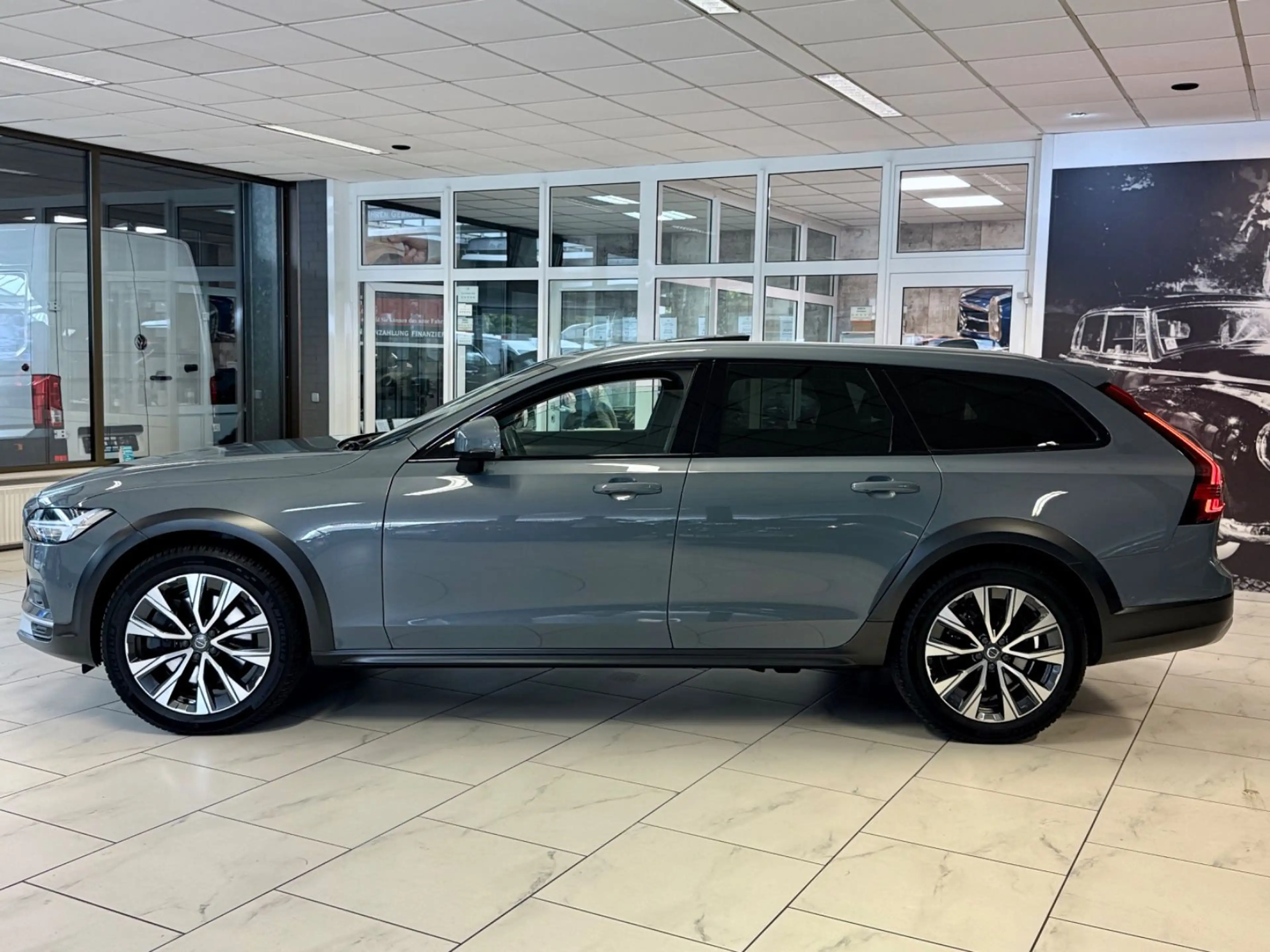 Volvo V90 Cross Country 2.0 D B4 AWD 360CAM AHK LEDER — photo 14