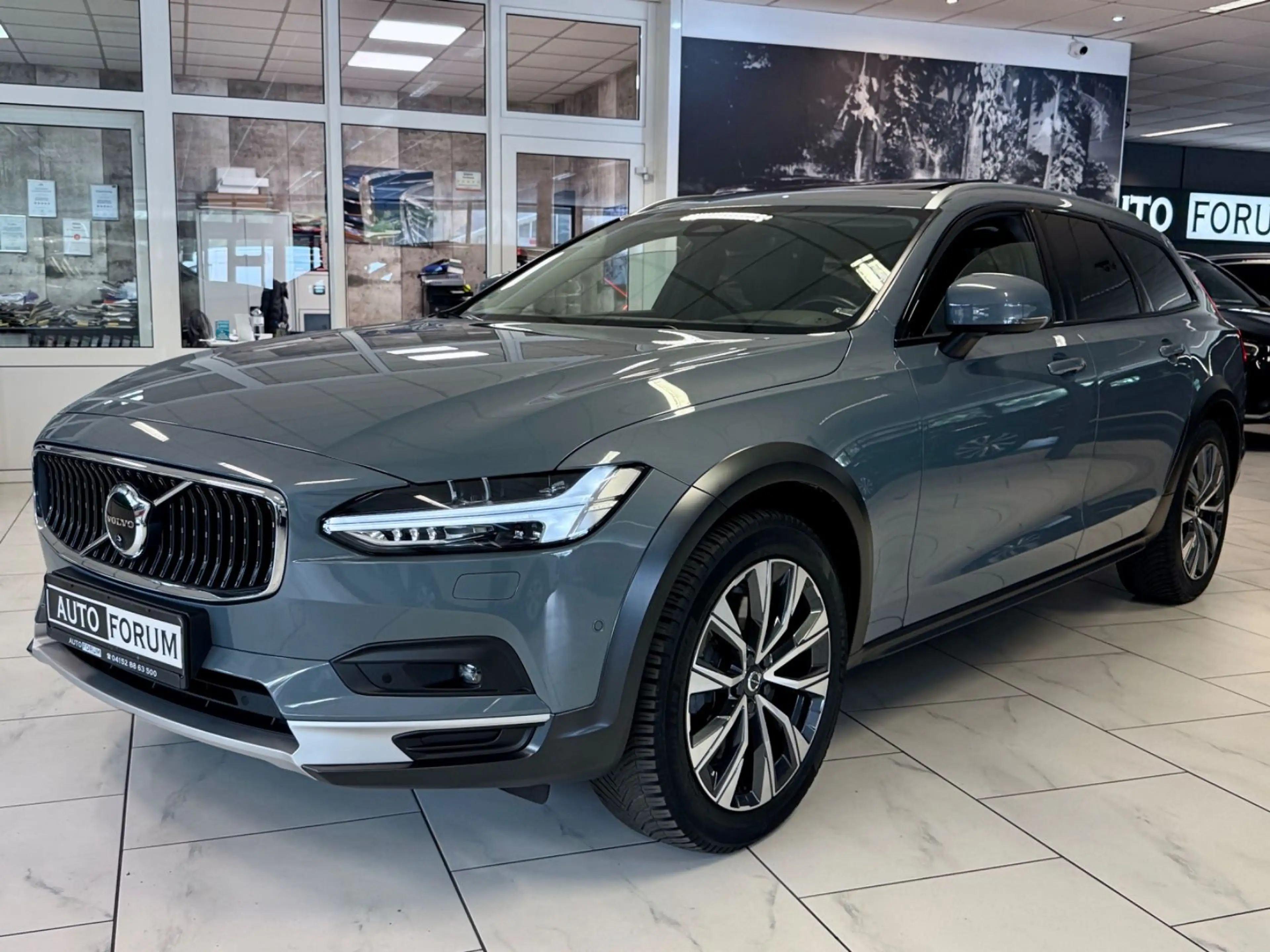 Volvo V90 Cross Country 2.0 D B4 AWD 360CAM AHK LEDER — photo 13