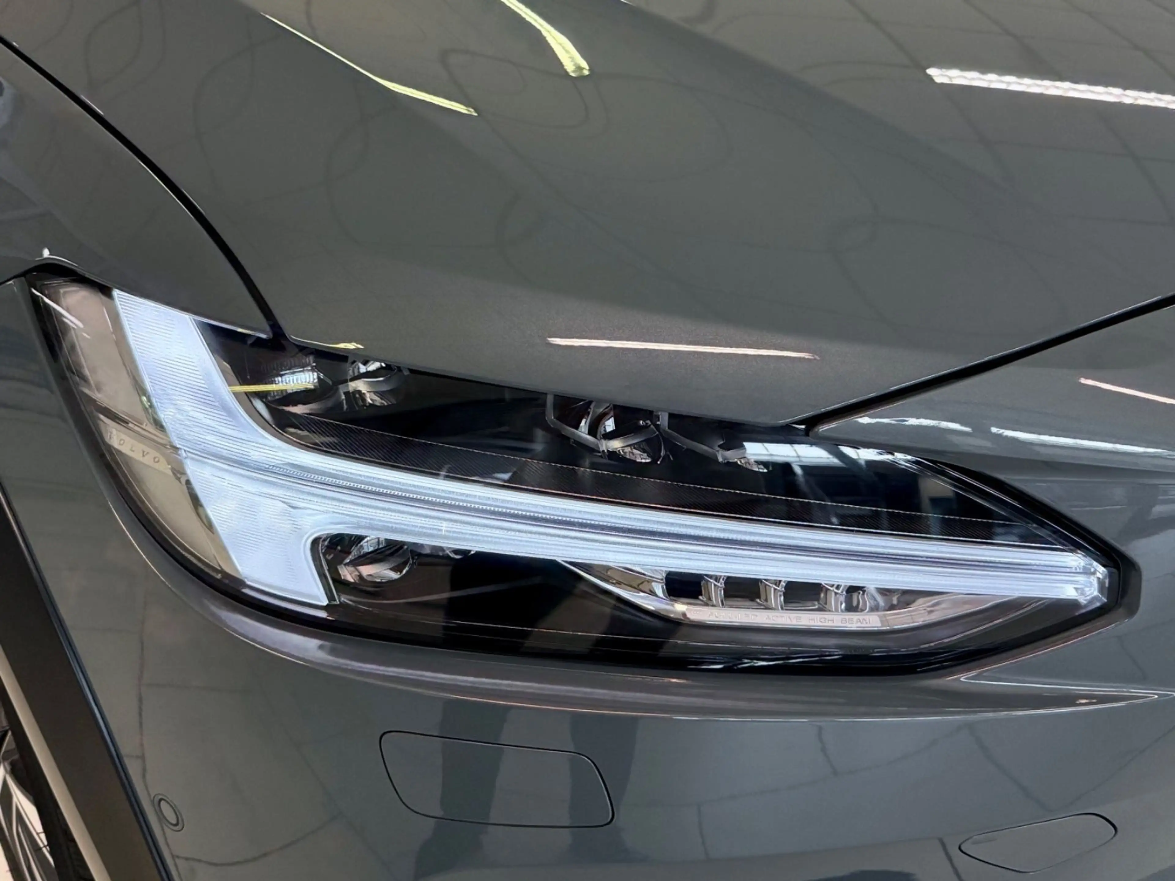 Volvo V90 Cross Country 2.0 D B4 AWD 360CAM AHK LEDER — photo 11