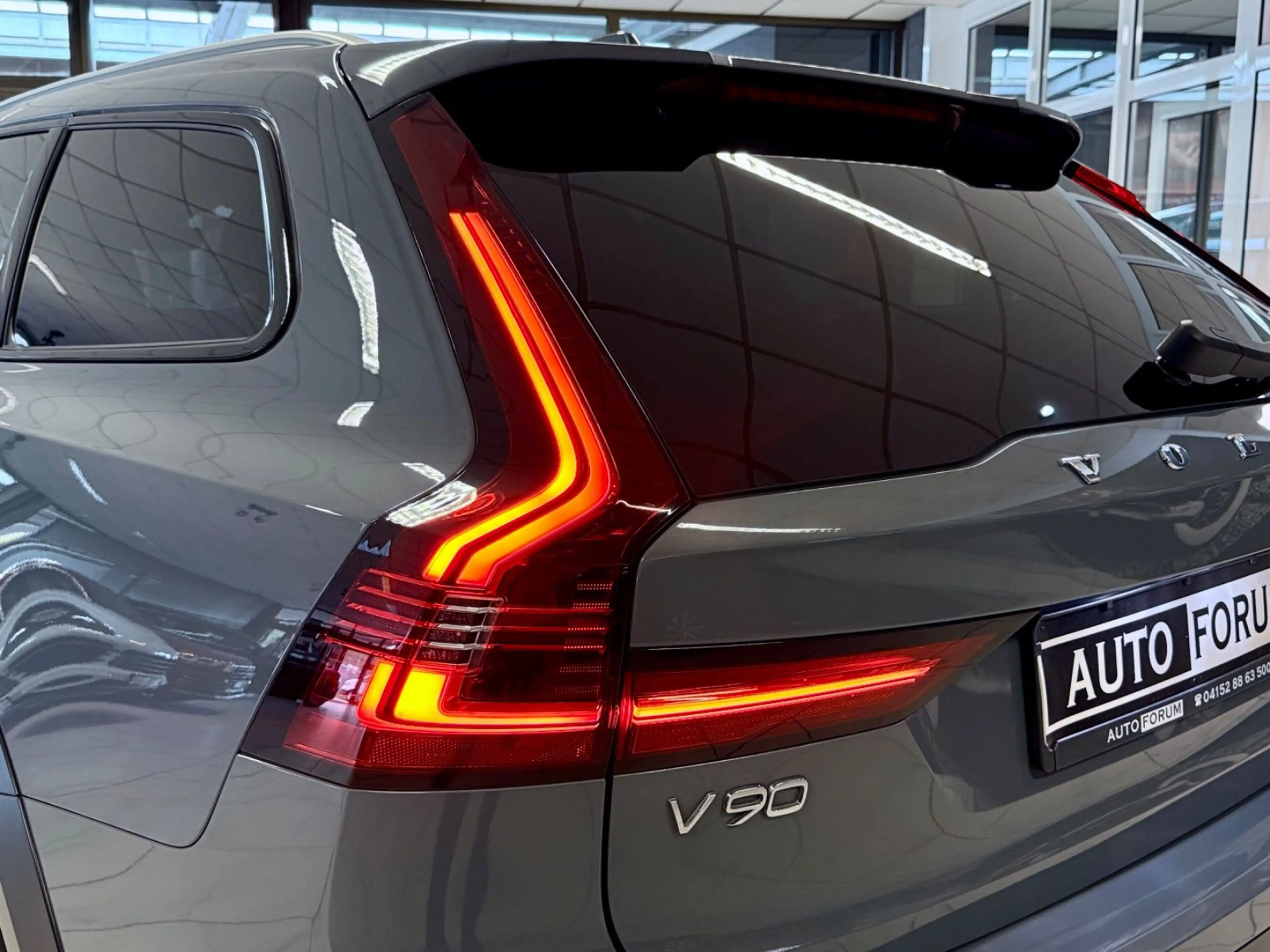 Volvo V90 Cross Country 2.0 D B4 AWD 360CAM AHK LEDER