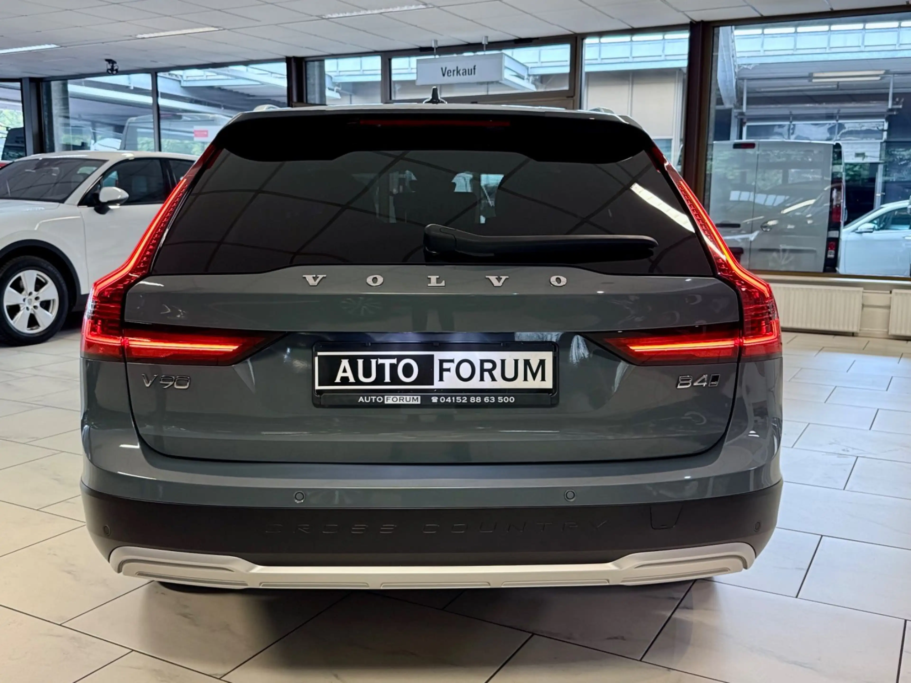 Volvo V90 Cross Country 2.0 D B4 AWD 360CAM AHK LEDER — photo 2