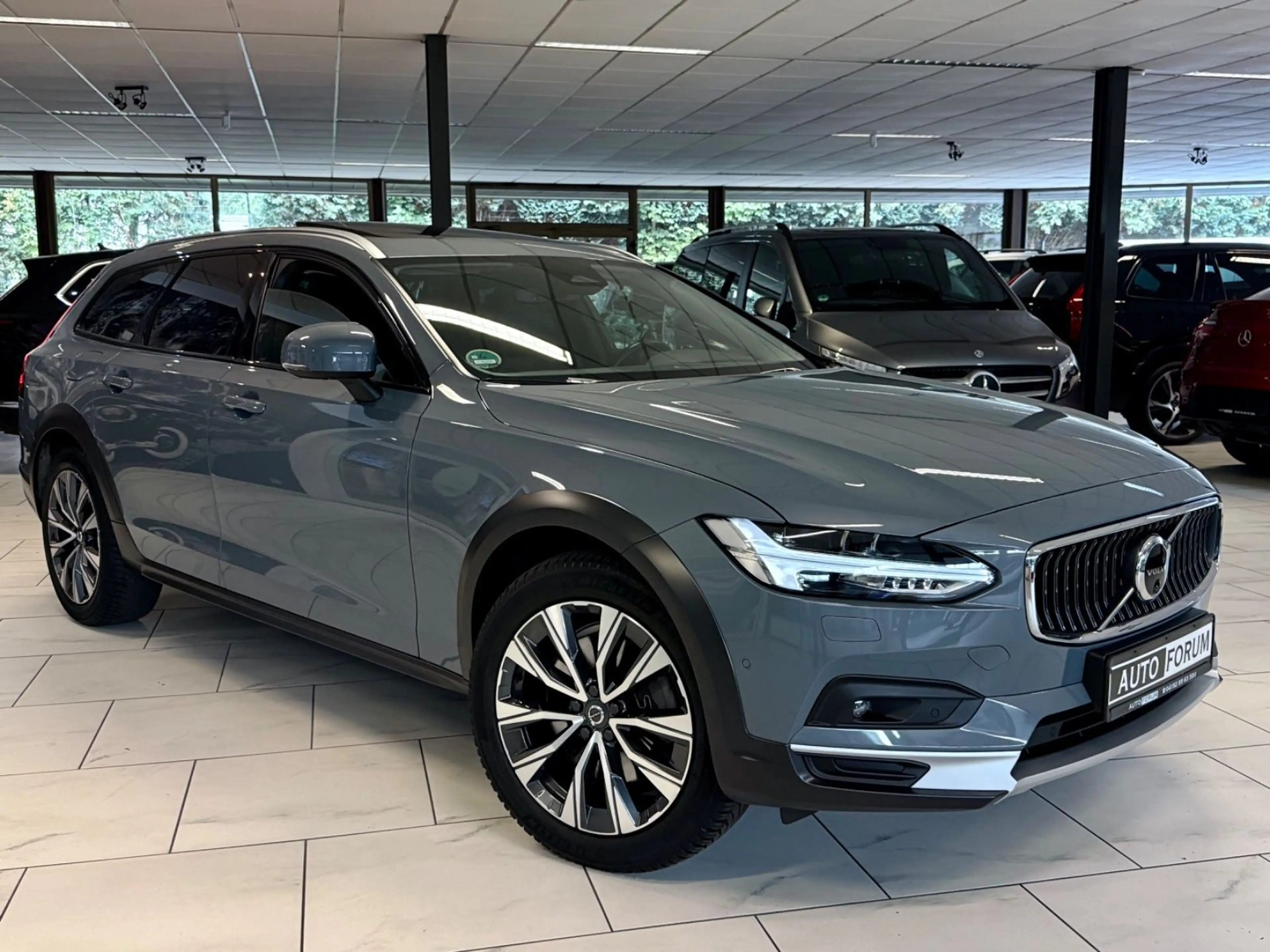 Volvo V90 Cross Country 2.0 D B4 AWD 360CAM AHK LEDER — photo 10