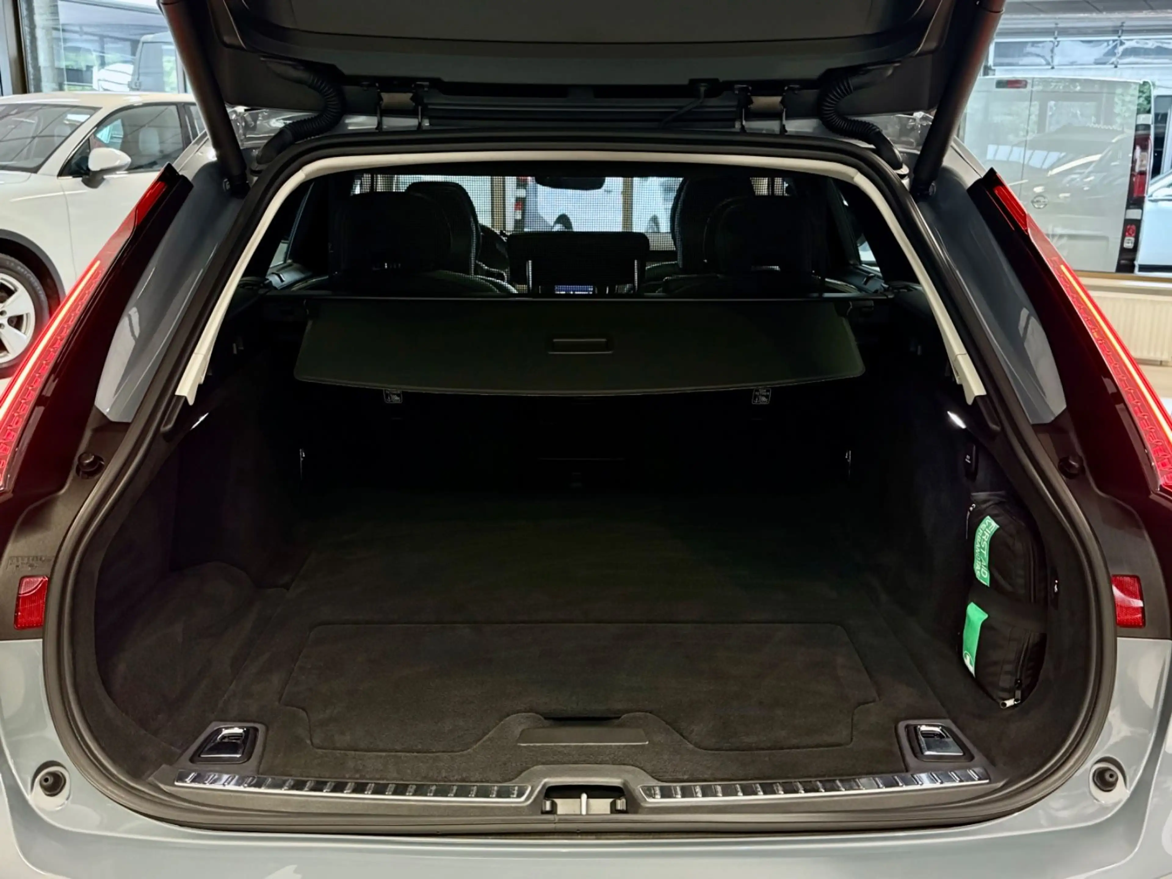 Volvo V90 Cross Country 2.0 D B4 AWD 360CAM AHK LEDER — photo 6