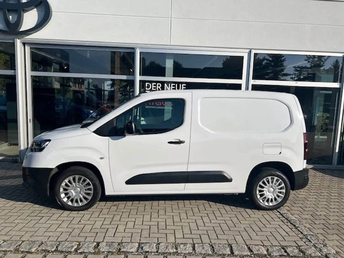 Toyota Proace City L1 1,5-l D-4D S *AHK* Weiß - 2