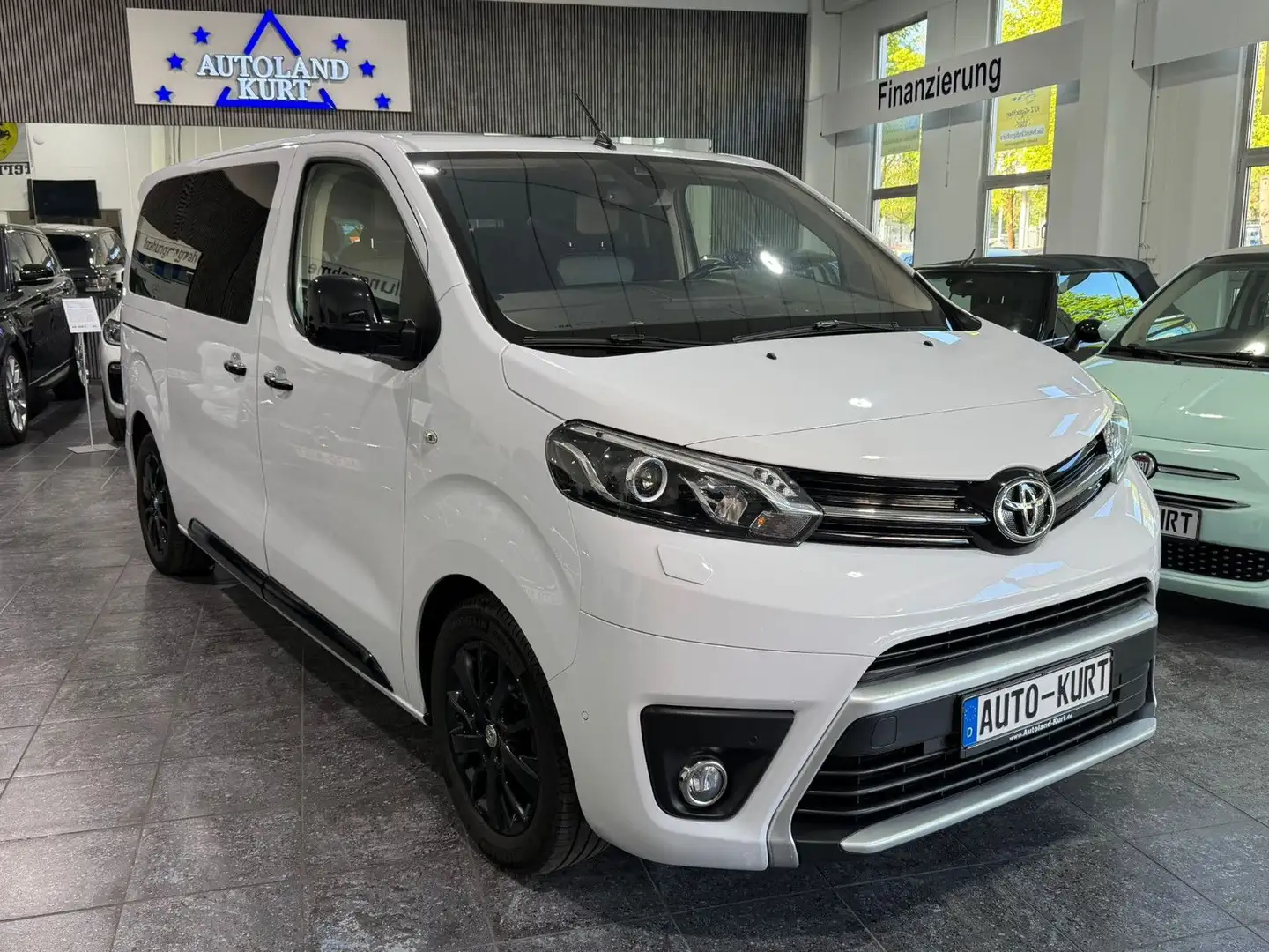 TOYOTA Proace