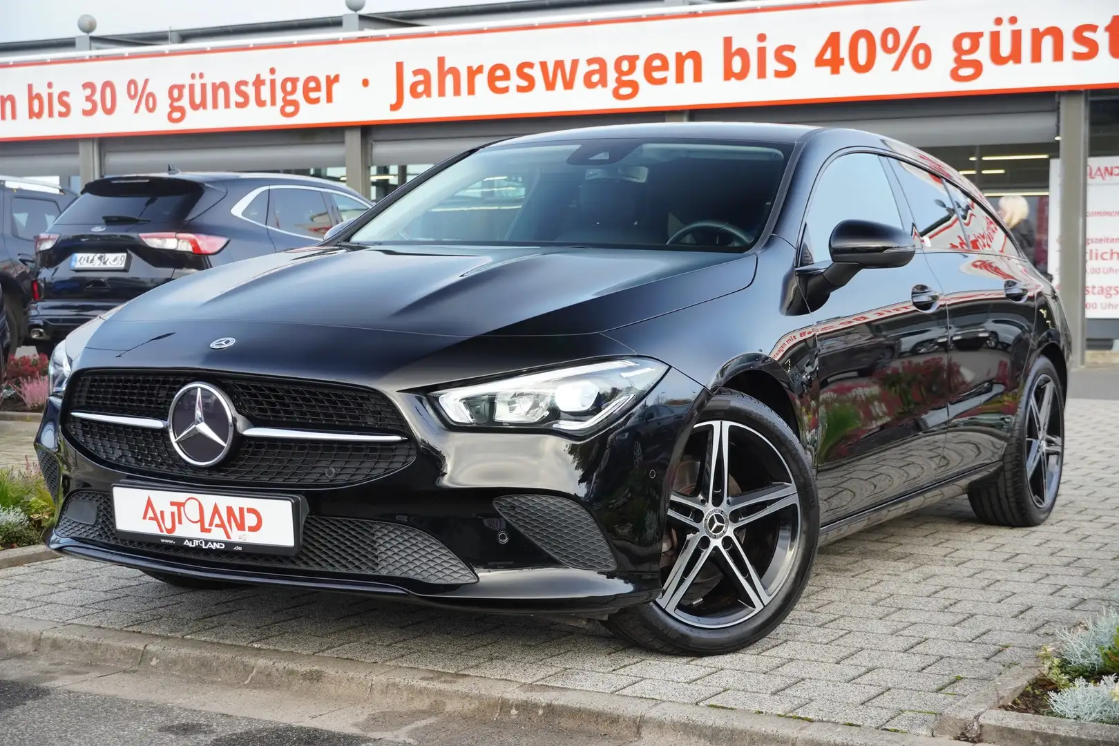 Mercedes-Benz CLA 180 SB Progressive LED Navi Tempomat AHK Schwarz - 2