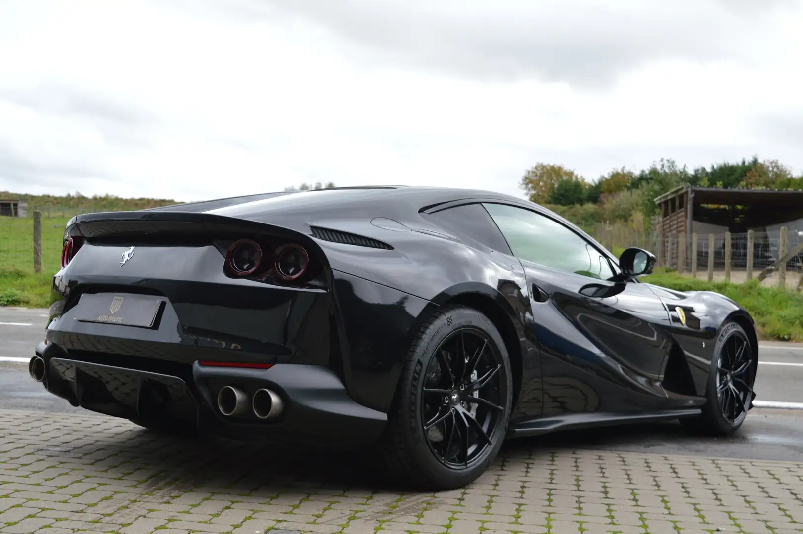 Ferrari 812 Superfast V12 NEW - 7.000 km - Full black Schwarz - 2