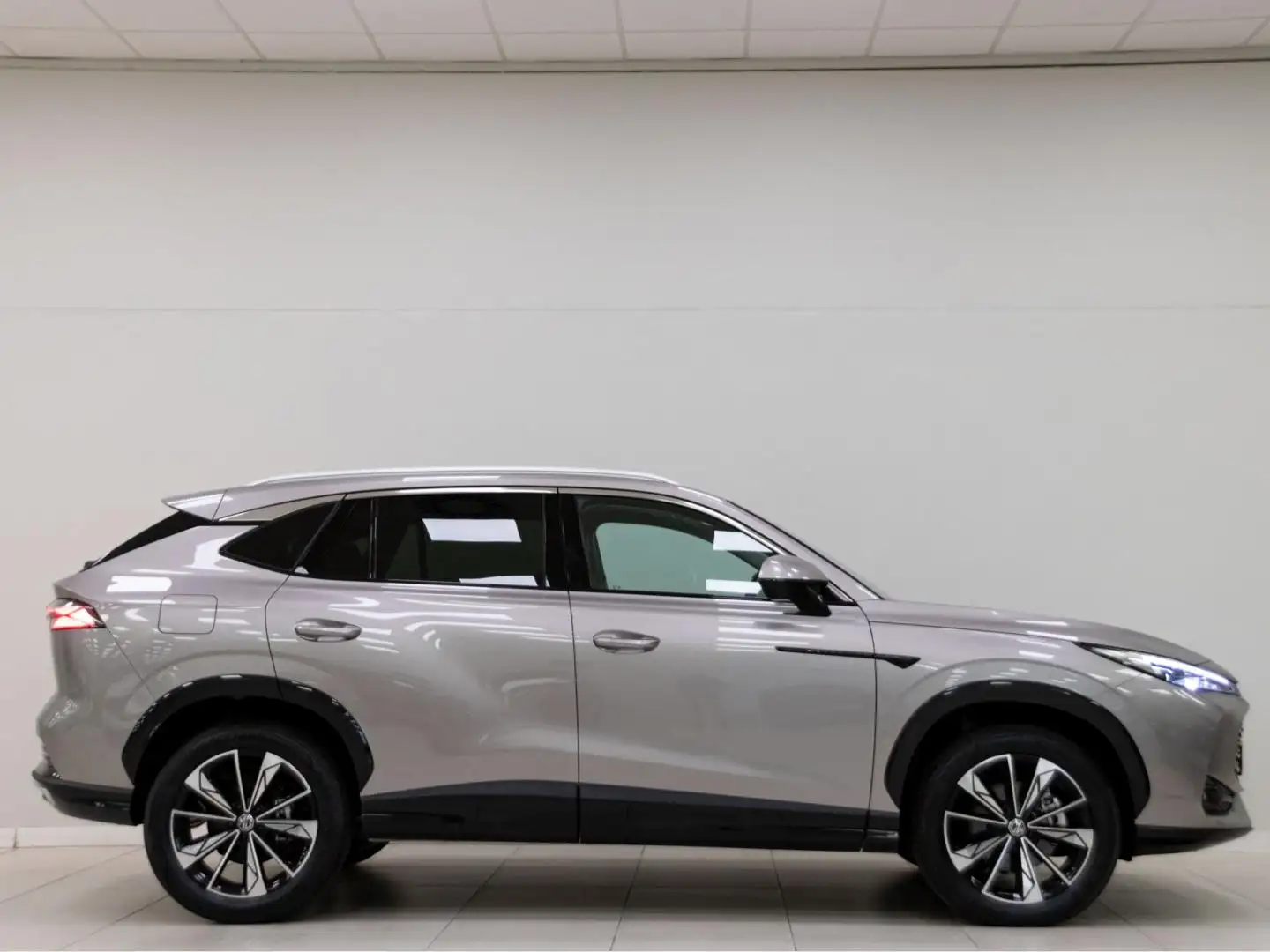 MG HS 1.5 Hybrid+Luxury Plateado - 2