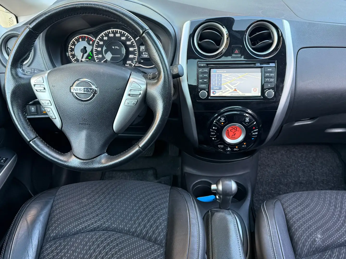 Nissan Note 1.2 DIG-S Tekna AUTOMAAT | CLIMATE | CAMERA | PANO Grijs - 2