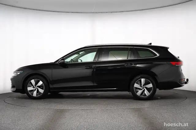 Volkswagen Passat view 3