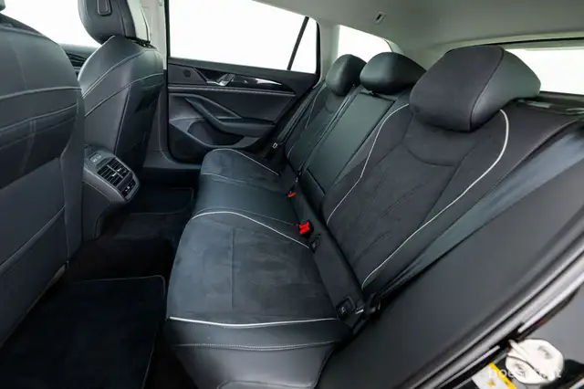 Volkswagen Passat view 7