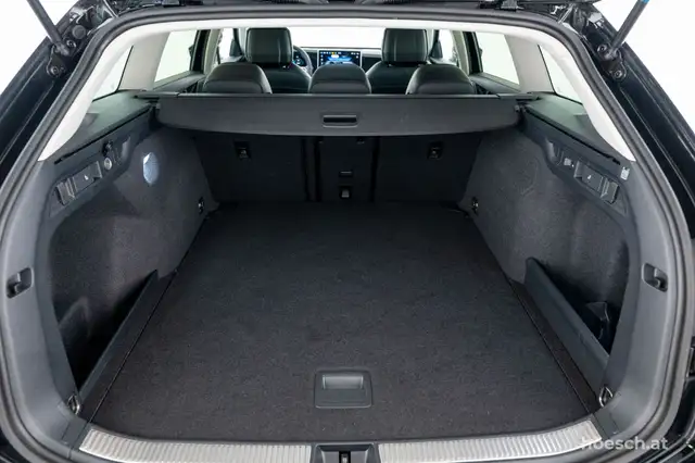 Volkswagen Passat view 8