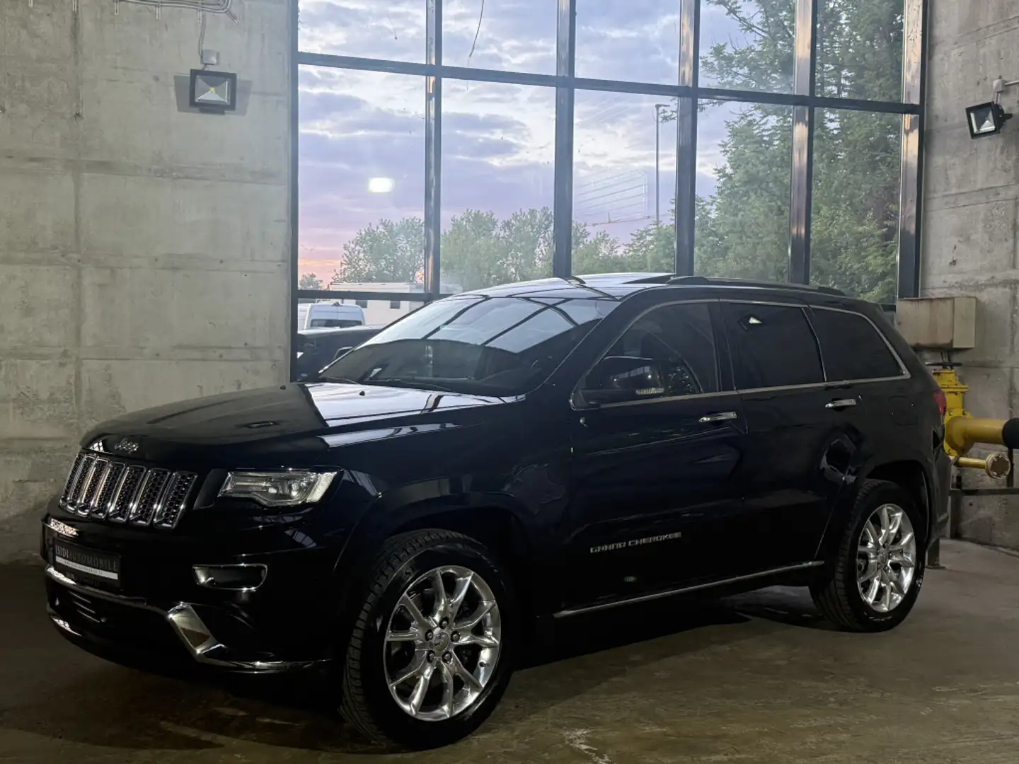 Jeep Grand Cherokee 3.0 CRD Summit Pano Rü-Kamera Schwarz - 2