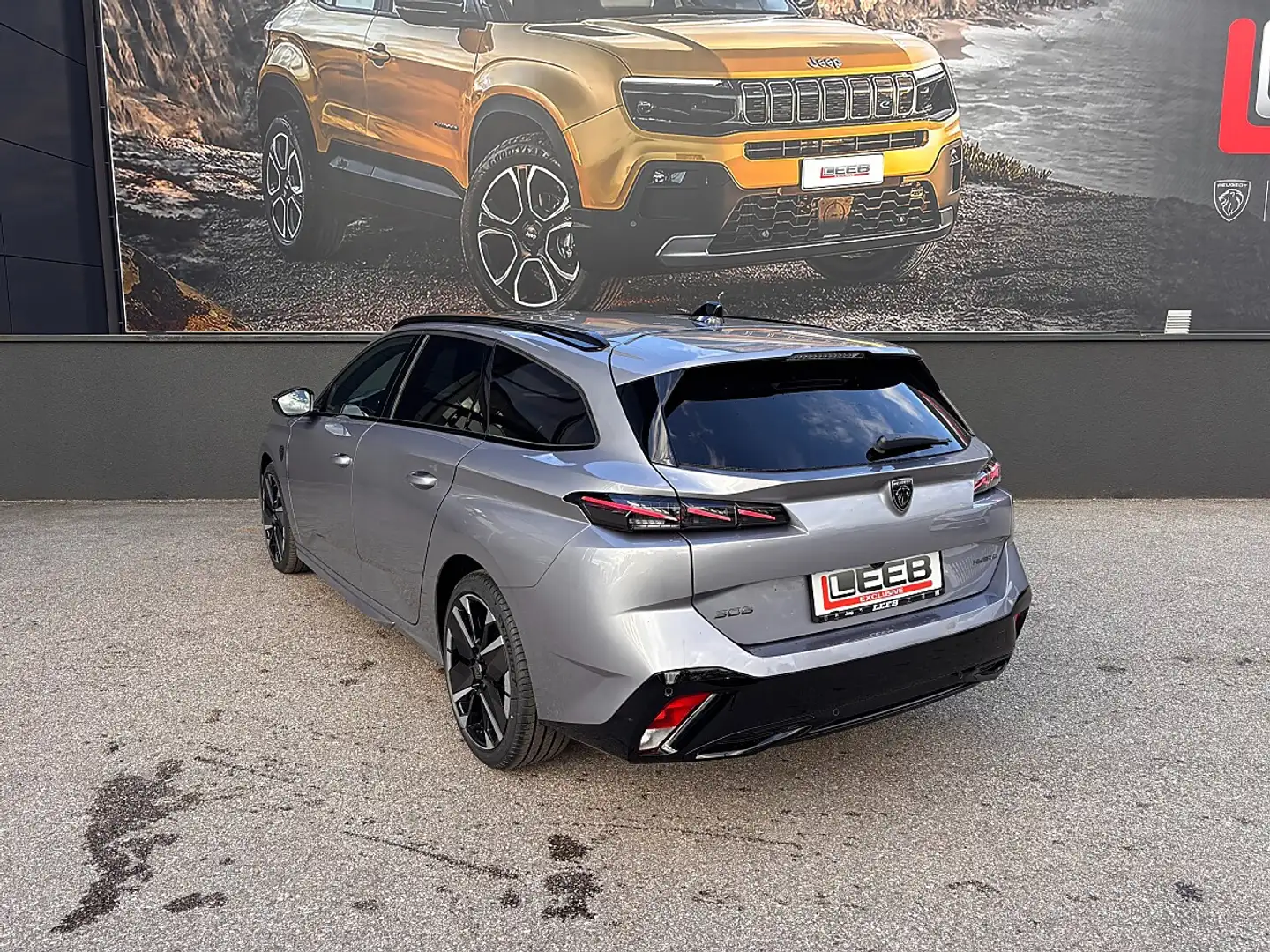 Peugeot 308 SW Hybrid 145 e-DSC6 GT inkl. Sensation Pack, 3... Grau - 2