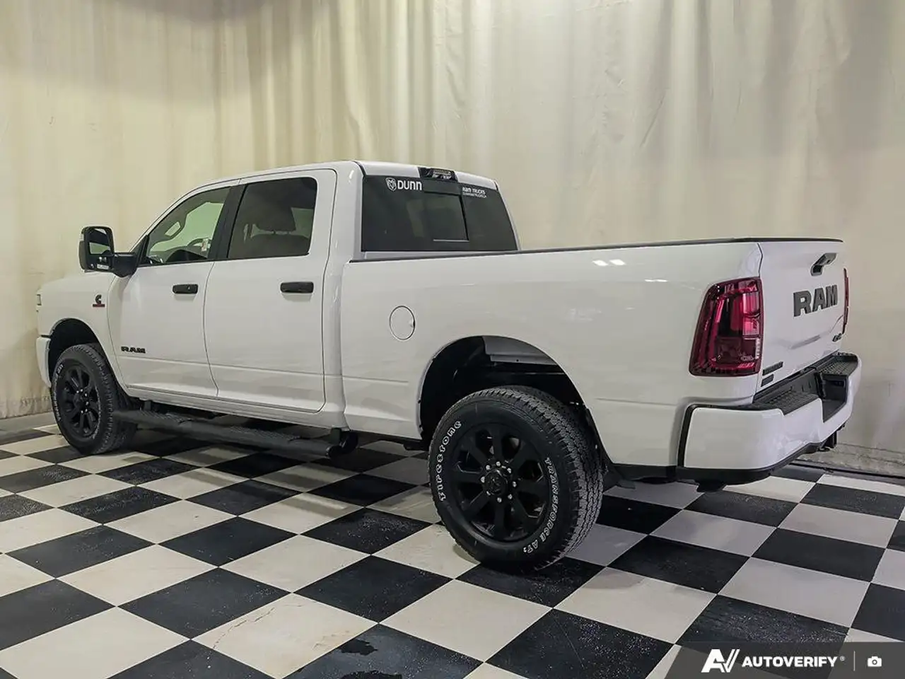 RAM 2500 снимка RAM 2500