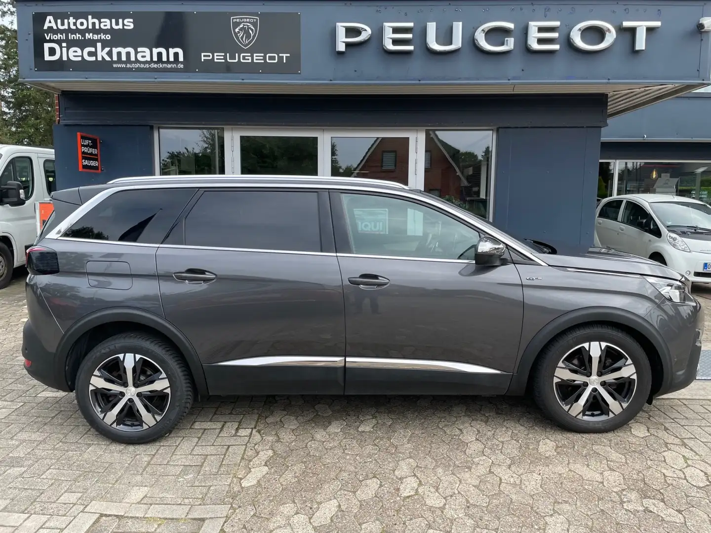 Peugeot 5008 BlueHDi 180 EAT8 GT Grau - 2