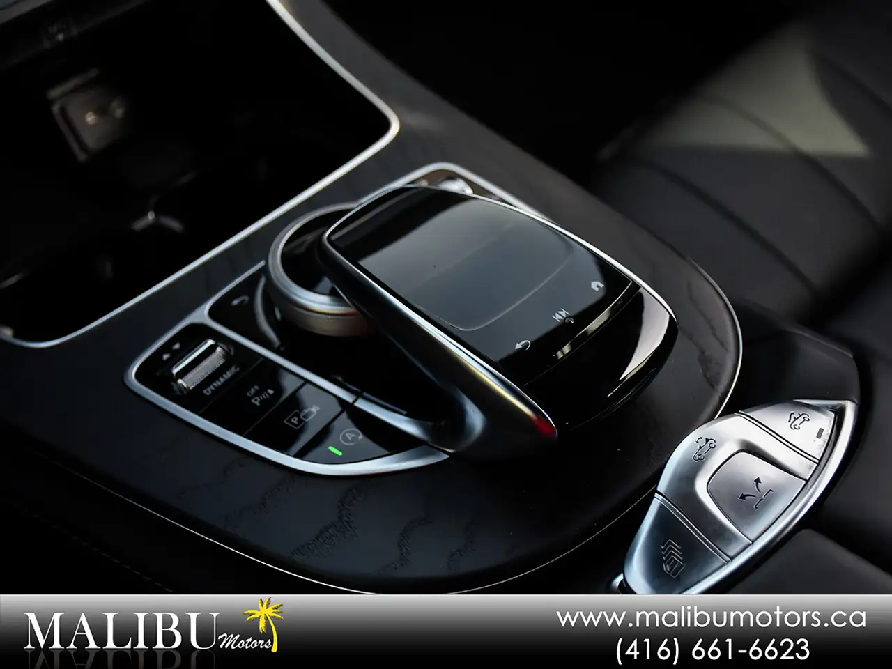 Mercedes-Benz E-Class снимка Mercedes-Benz E-Class