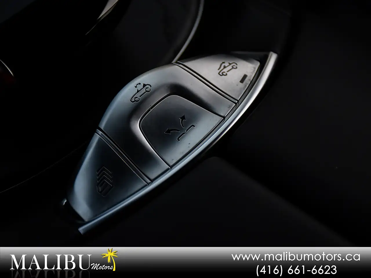 Mercedes-Benz E-Class снимка Mercedes-Benz E-Class