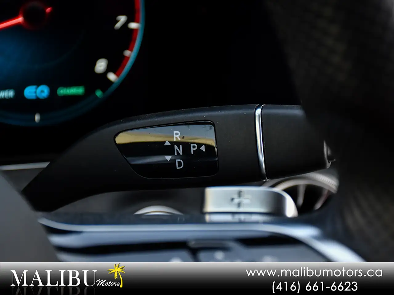 Mercedes-Benz E-Class снимка Mercedes-Benz E-Class