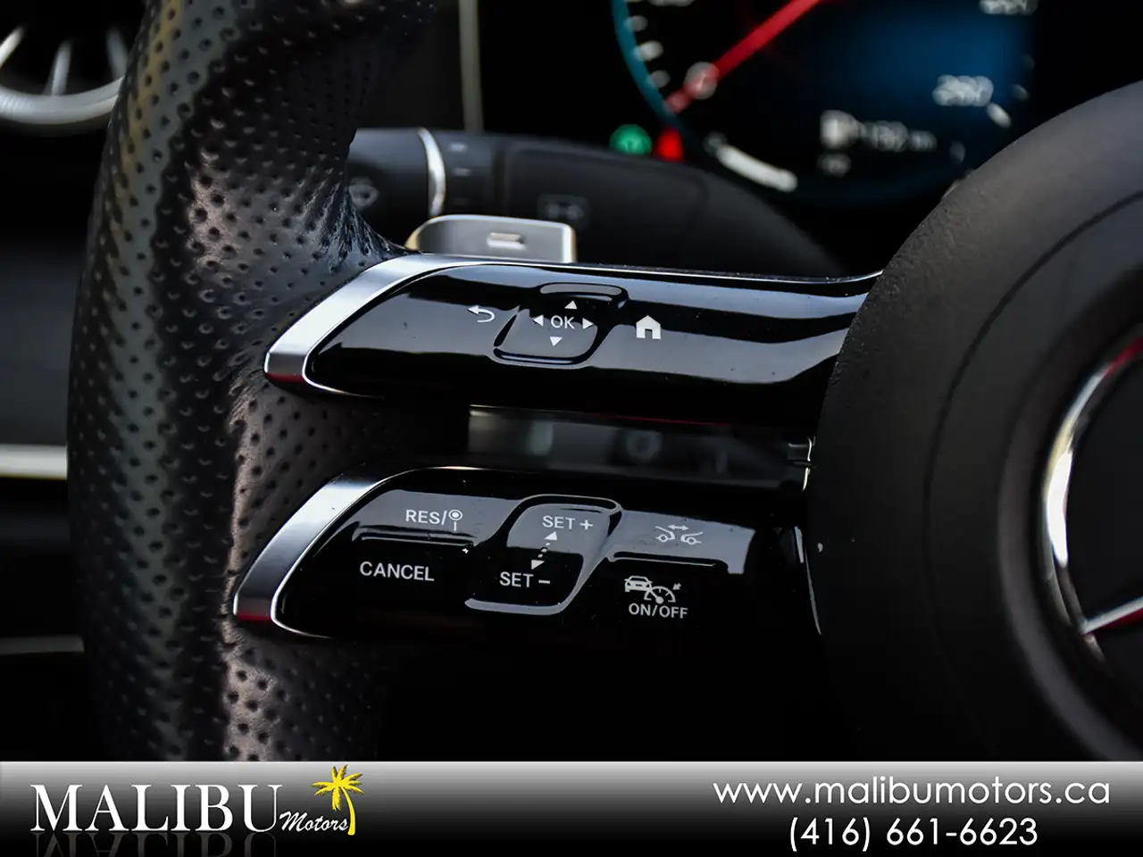 Mercedes-Benz E-Class снимка Mercedes-Benz E-Class