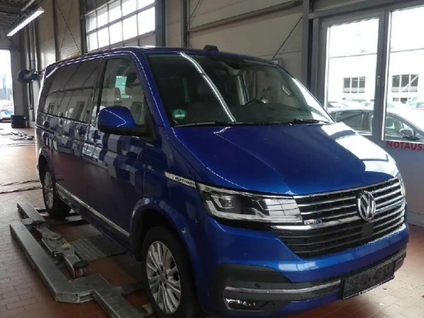 Volkswagen T6 Multivan 2.0 TDI DSG 4MOTION T6.1 GenerationSix Blau - 2