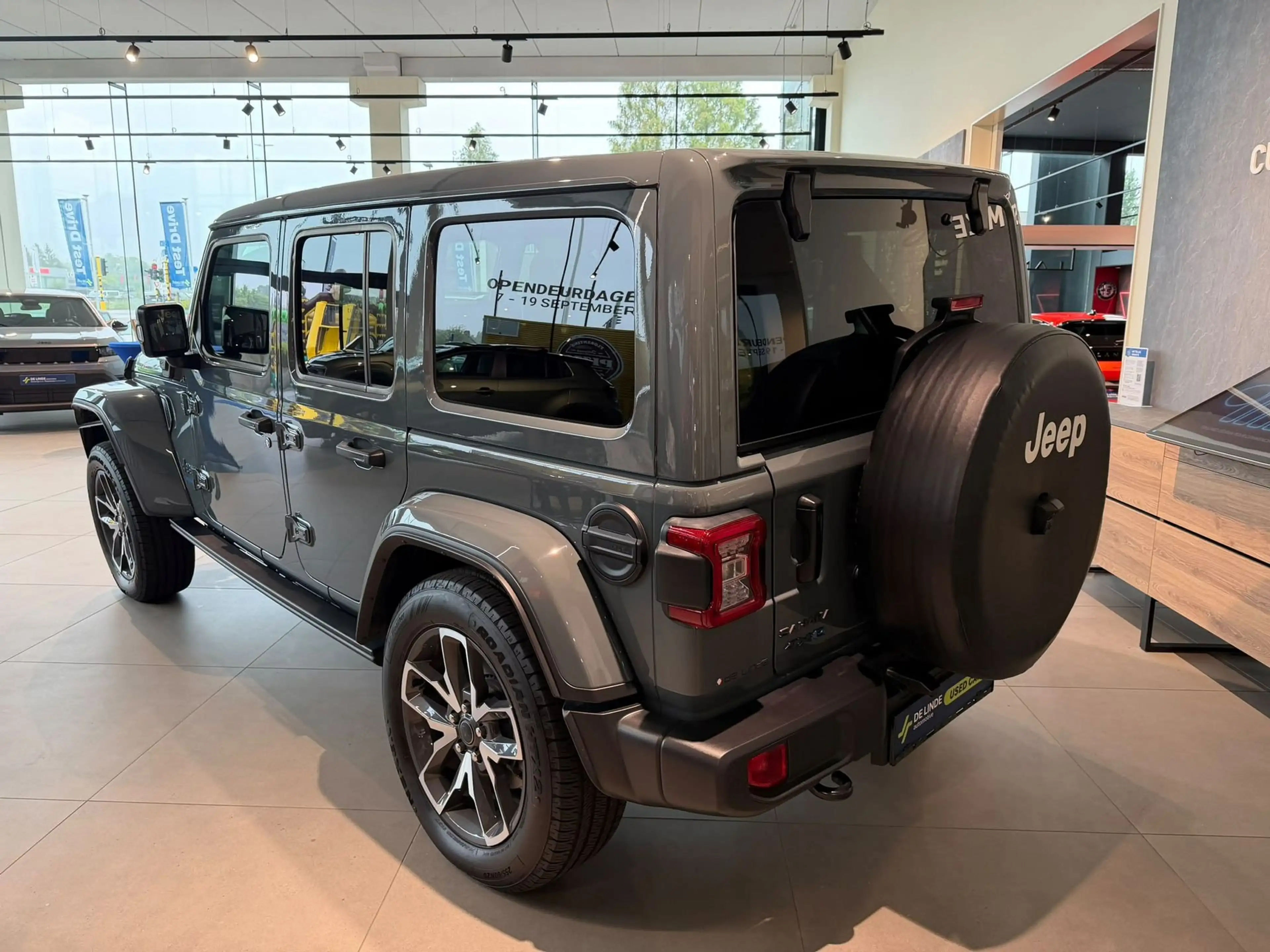 Jeep Wrangler Unlimited 4xe PHEV Sahara AT8 4X4 — photo 7