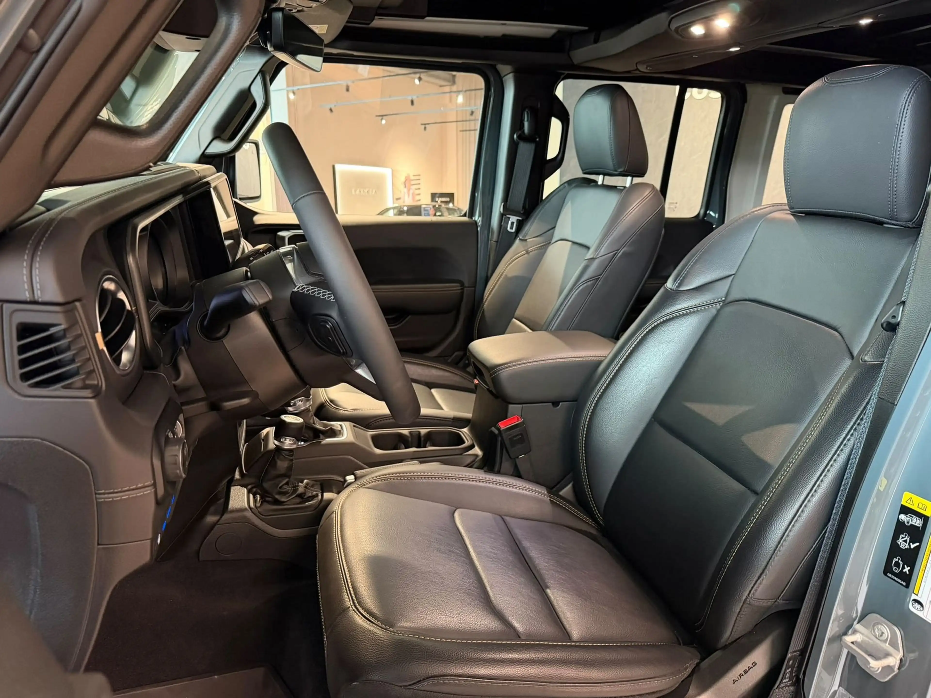 Jeep Wrangler Unlimited 4xe PHEV Sahara AT8 4X4 — photo 13