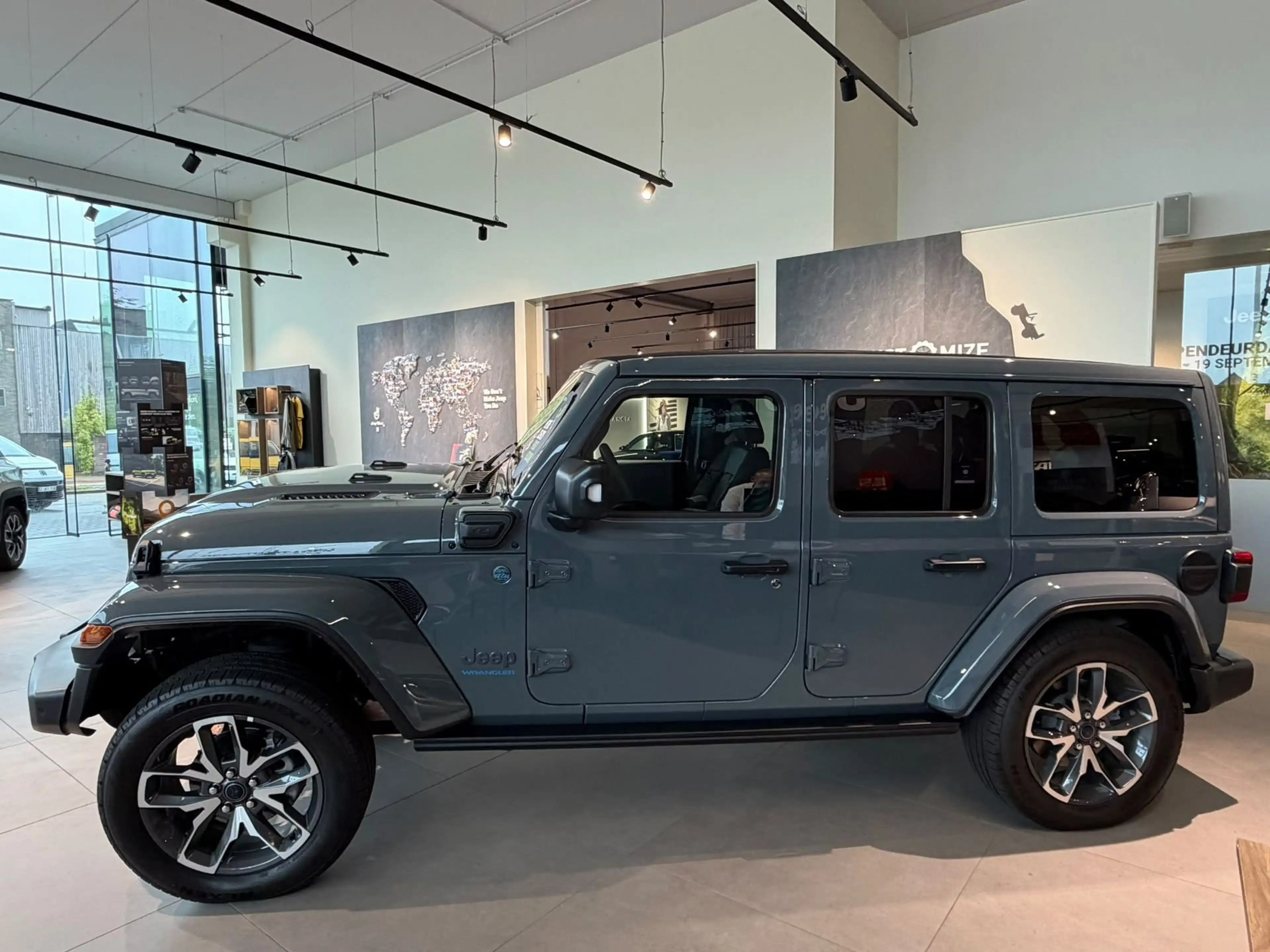 Jeep Wrangler Unlimited 4xe PHEV Sahara AT8 4X4 — photo 4
