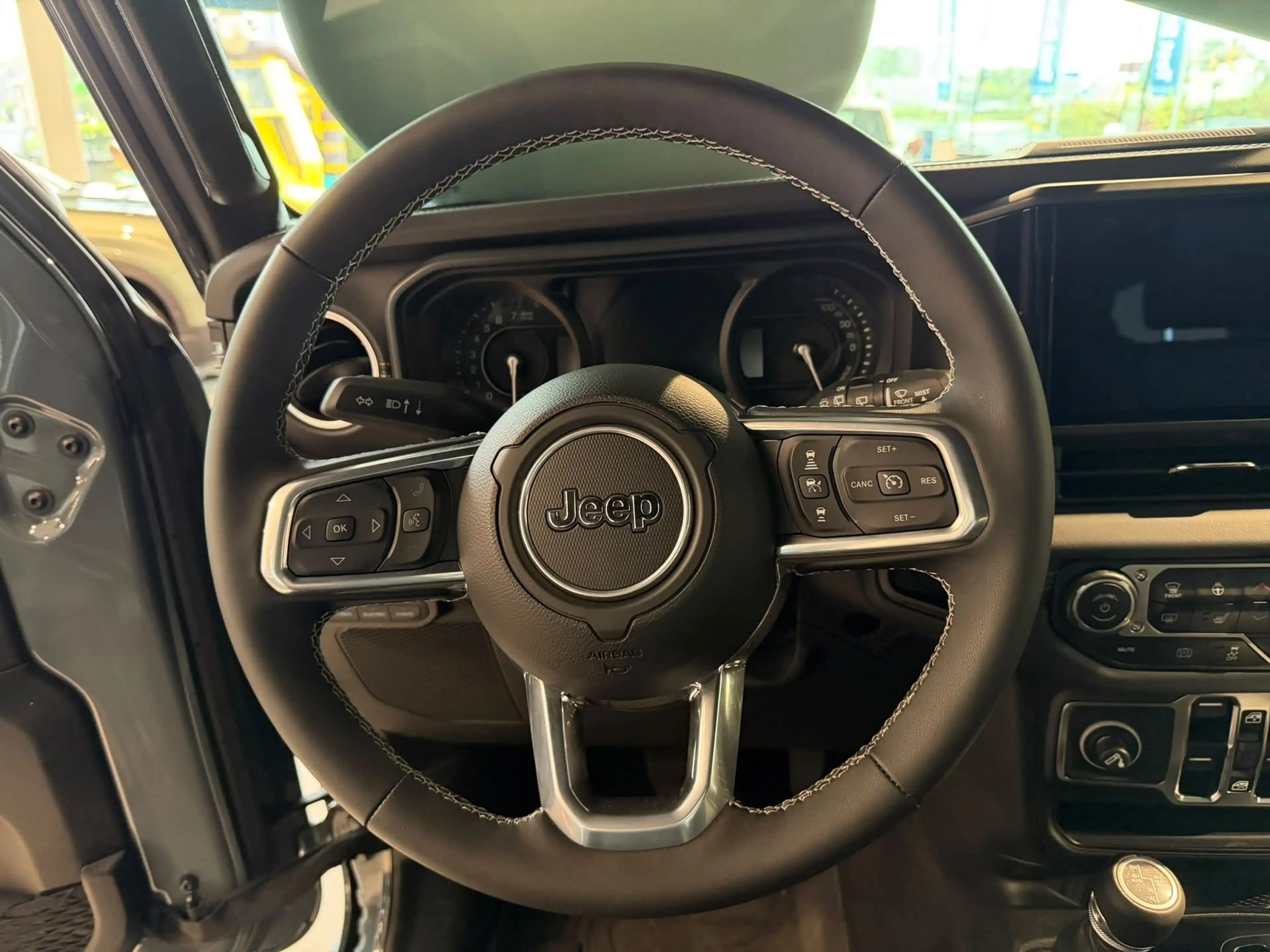 Jeep Wrangler Unlimited 4xe PHEV Sahara AT8 4X4 — photo 11