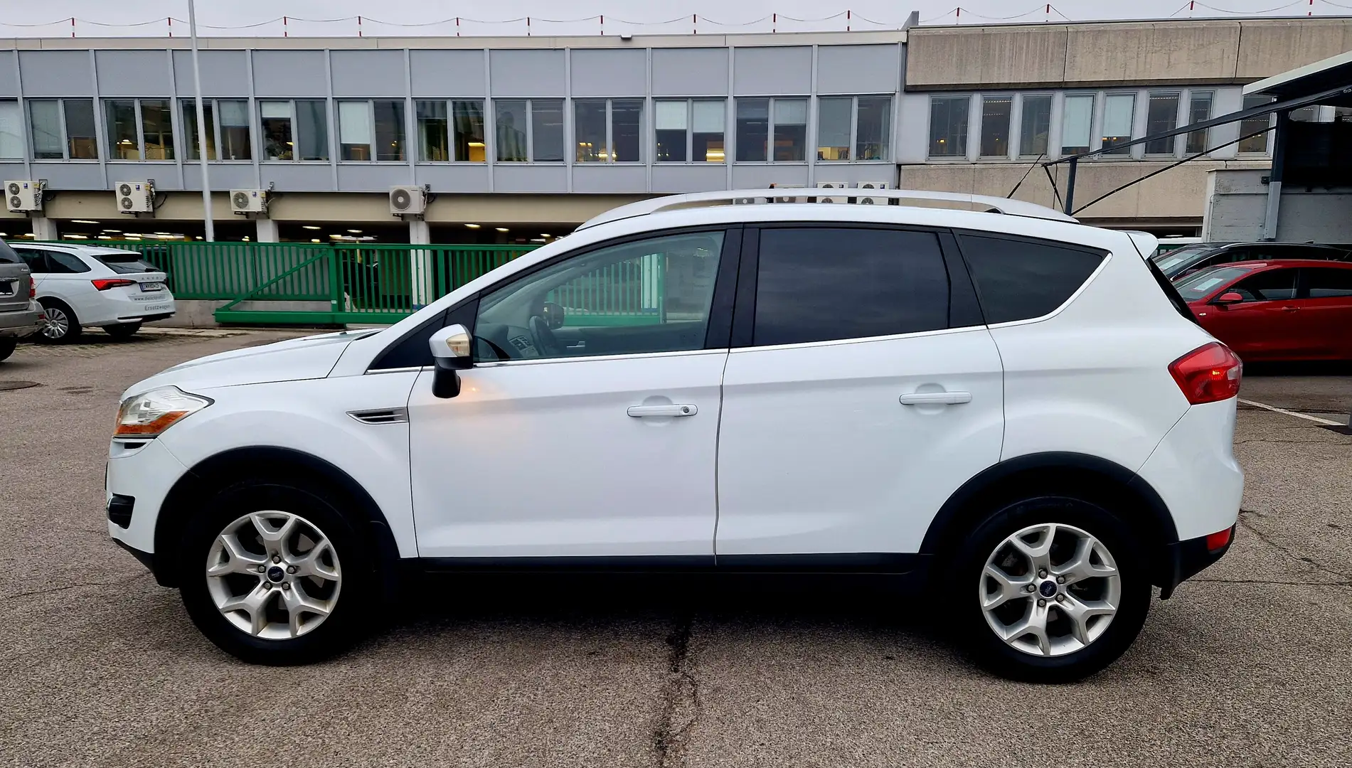 Ford Kuga 2,0 Titanium 4x4 TDCI Weiß - 2