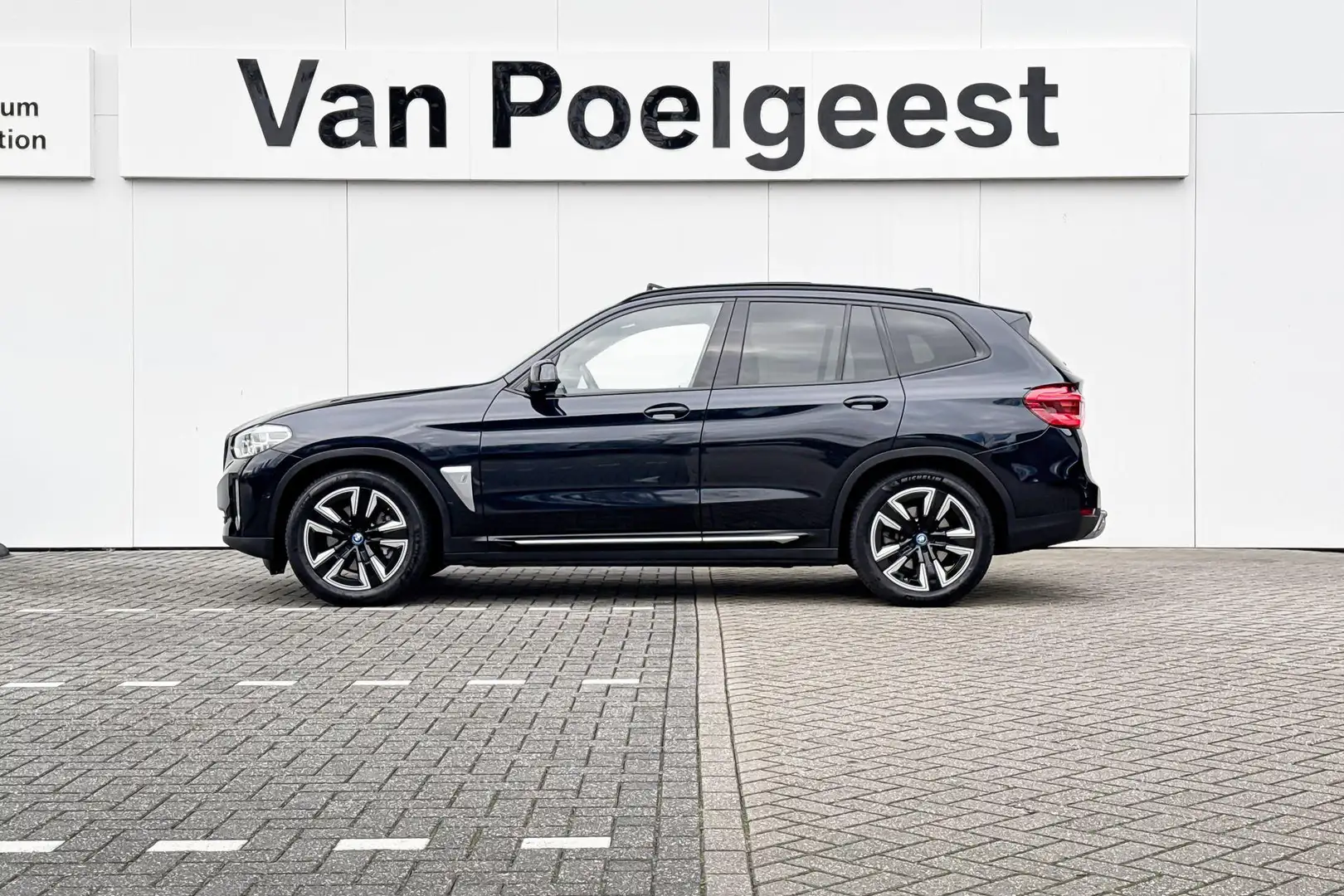 BMW iX3 High Executive 80 kWh Trekhaak Zwart - 2