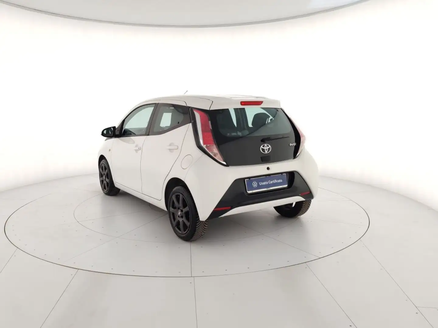 Toyota Aygo 1.0 VVT-i 69 CV 5 porte x-cool Bianco - 2
