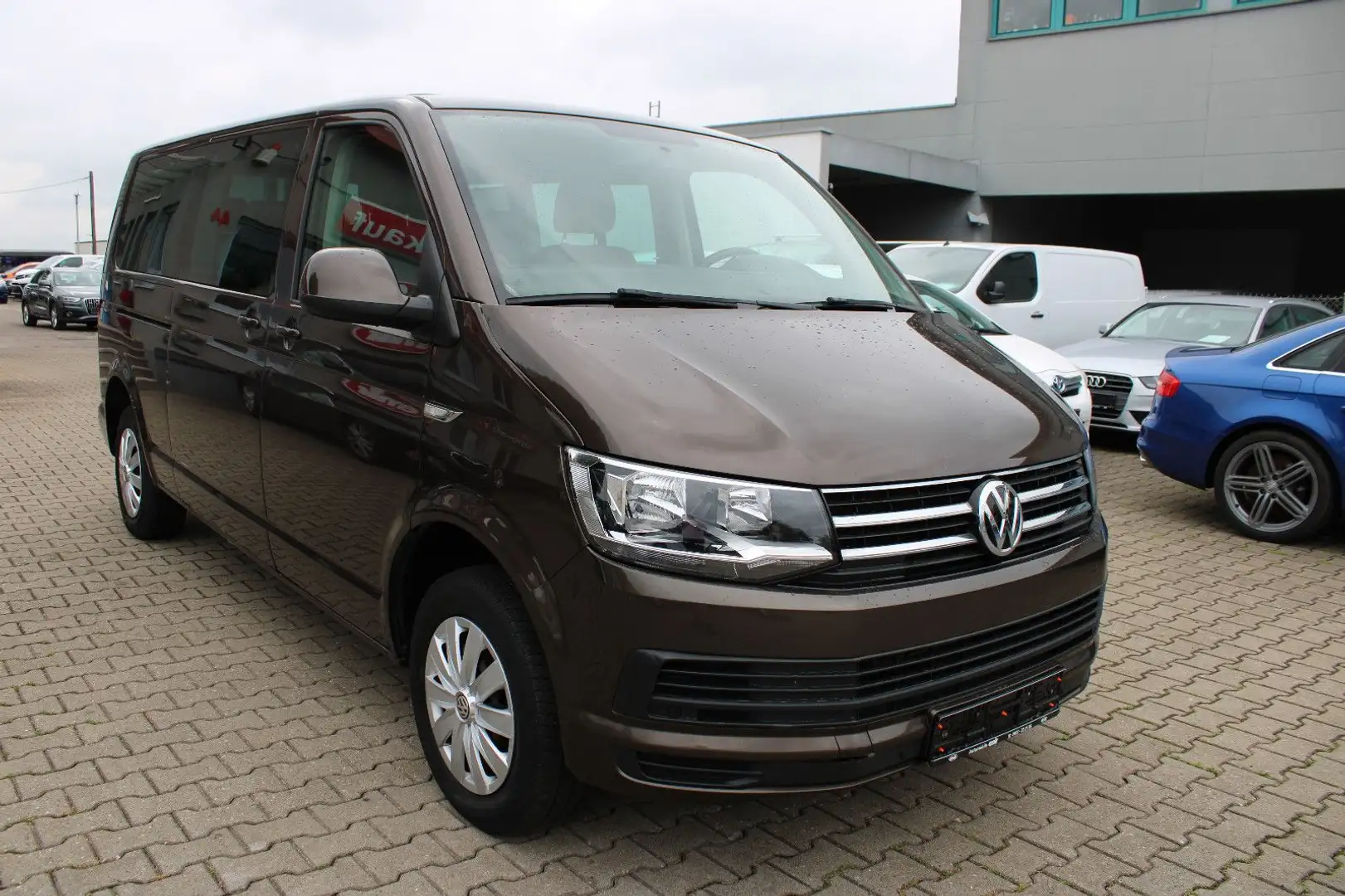 Volkswagen T6 Caravelle DSG 8.Sitzer lang PDC,Navi,AHK Braun - 2