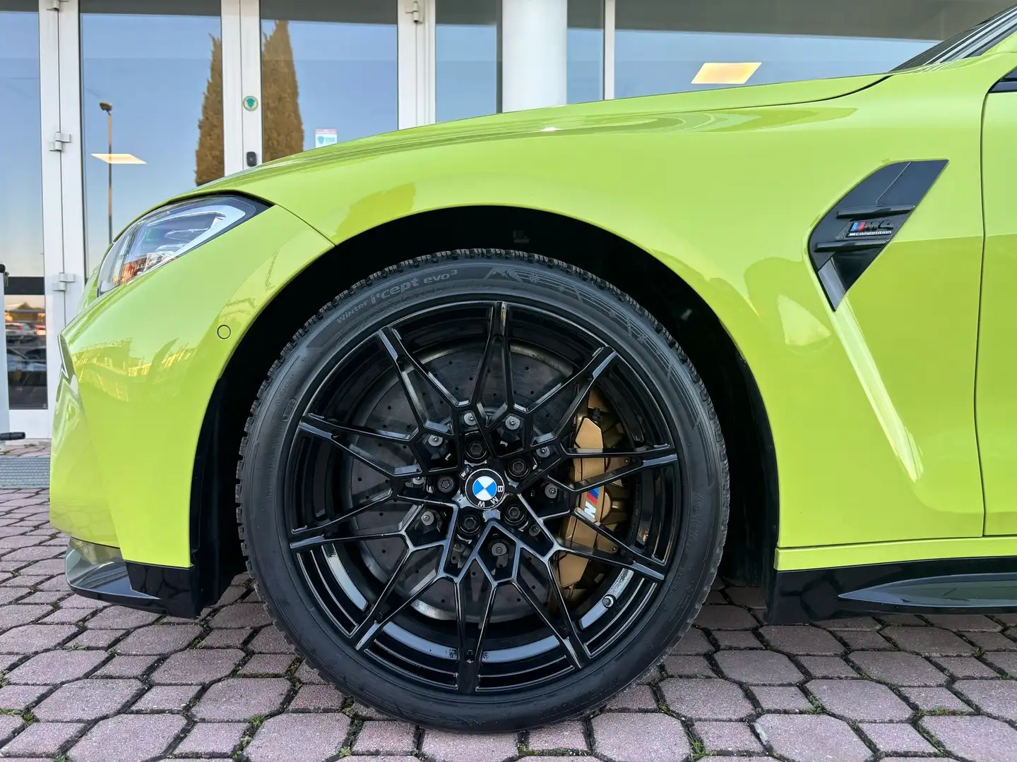 BMW M4 Coupe 3.0 Competition auto Žlutá - 2