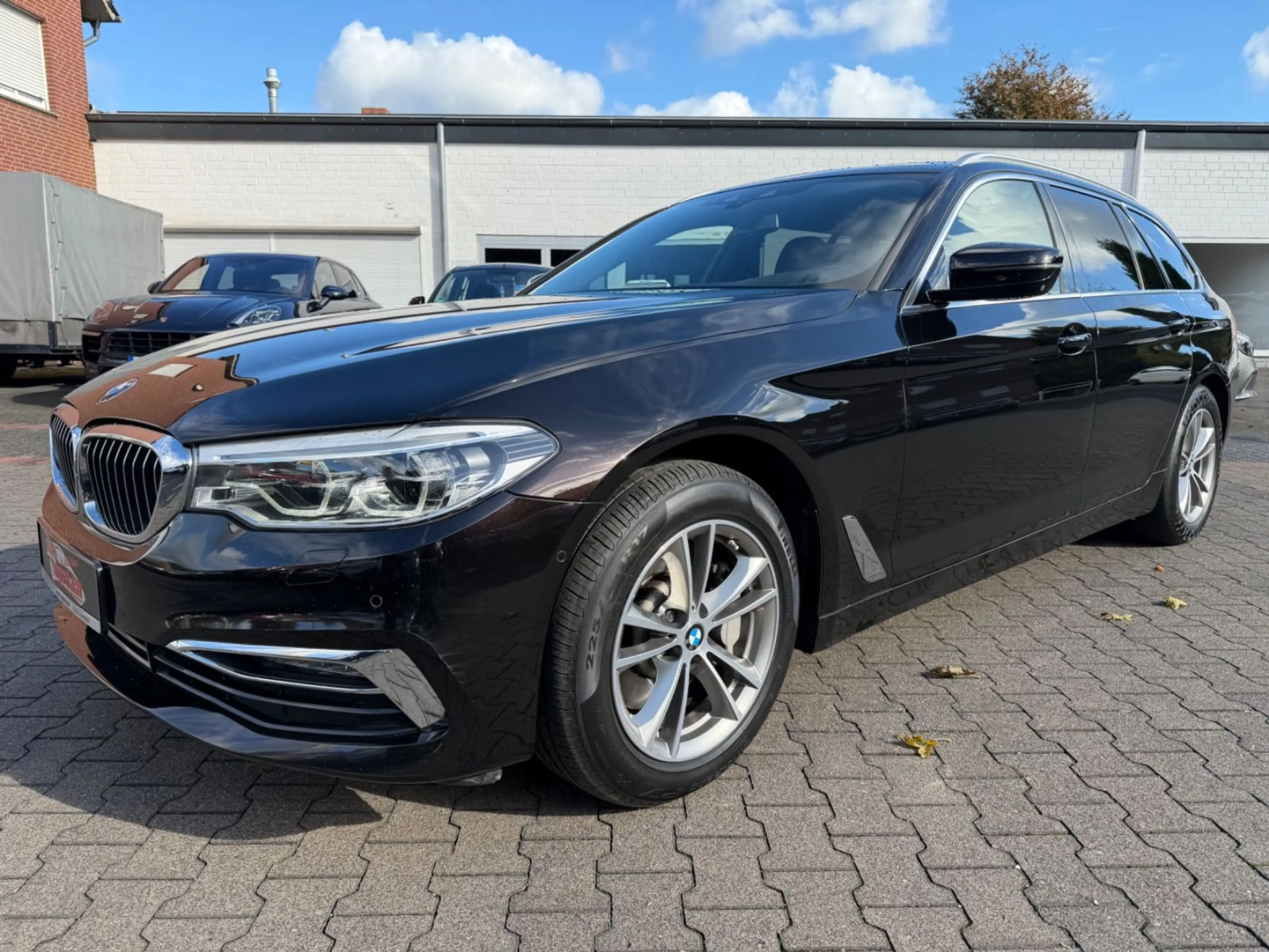 BMW 530 d xDrive Luxury Line Leder AHK 360° HuD — photo 3