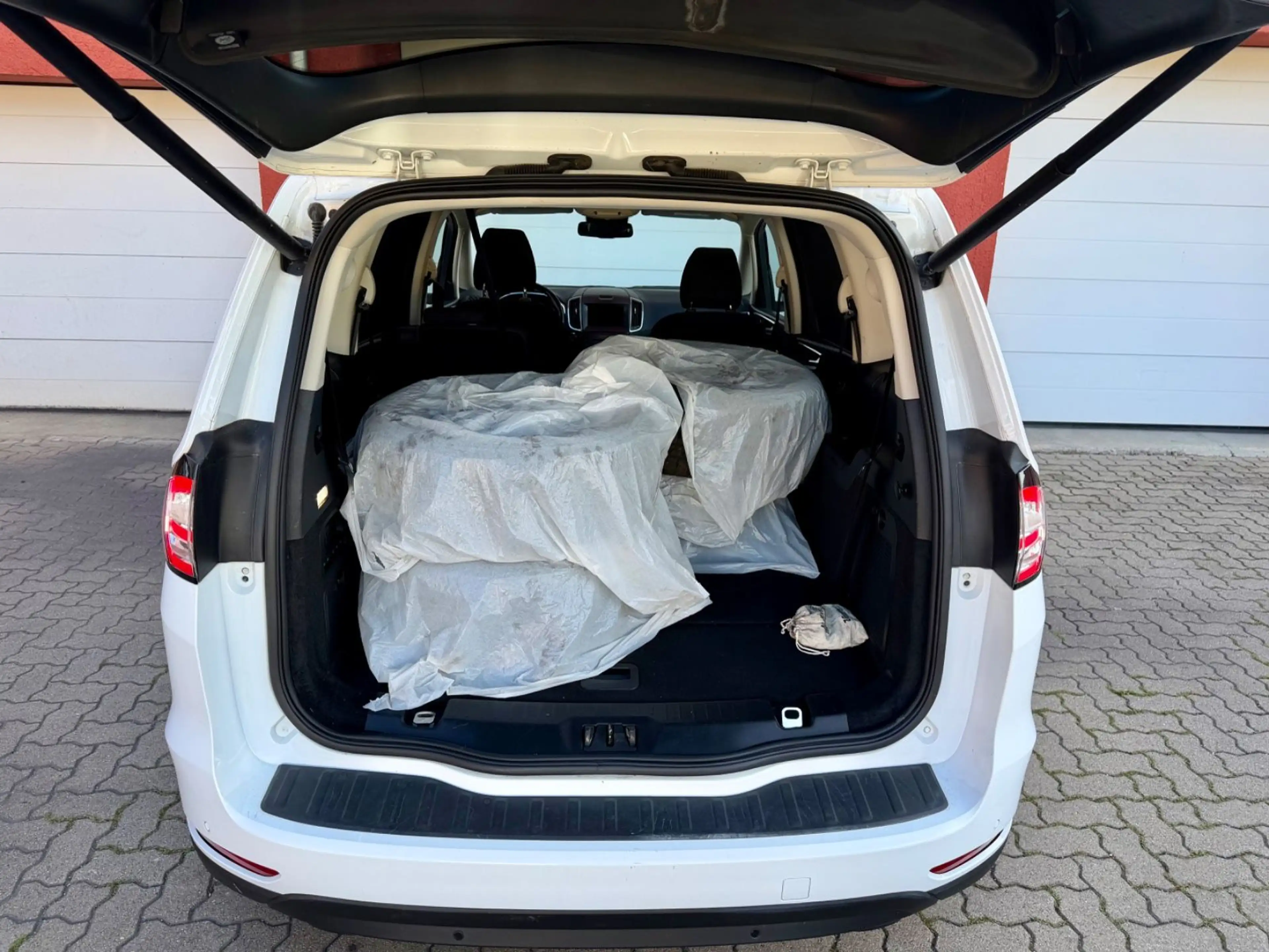 Ford Galaxy Titanium — photo 18