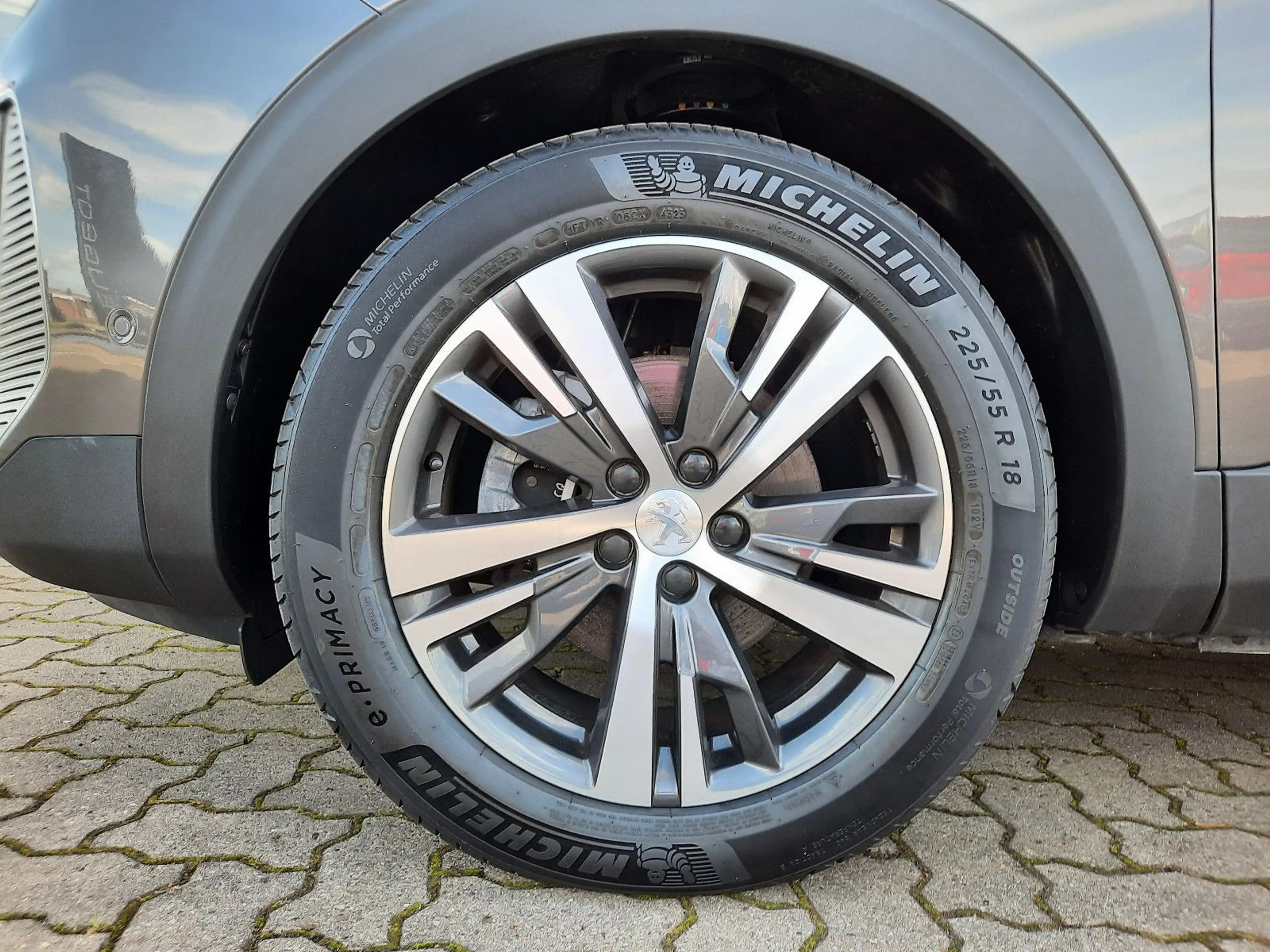 Peugeot 5008 Allure Pack eDSC 7 SITZE NAVI SH 360° KAM — photo 6