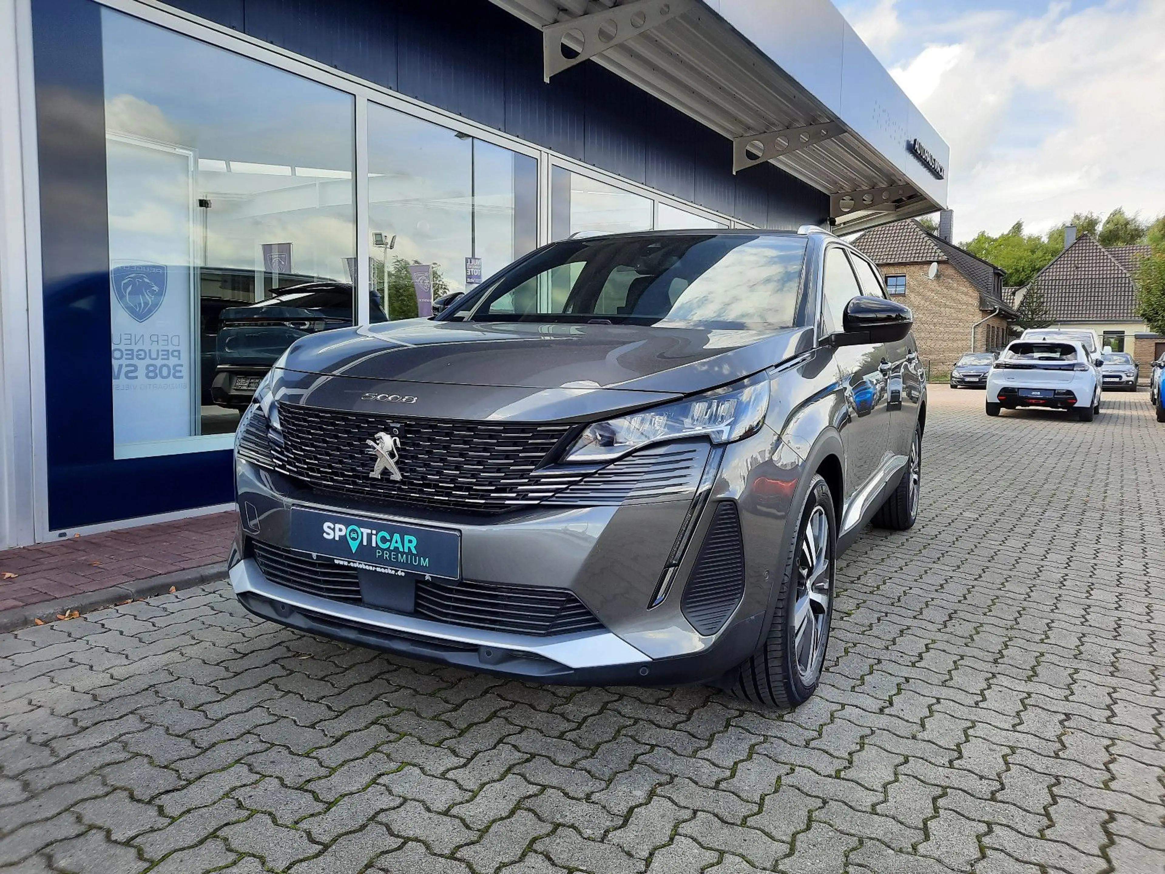 Peugeot 5008 Allure Pack eDSC 7 SITZE NAVI SH 360° KAM — photo 2
