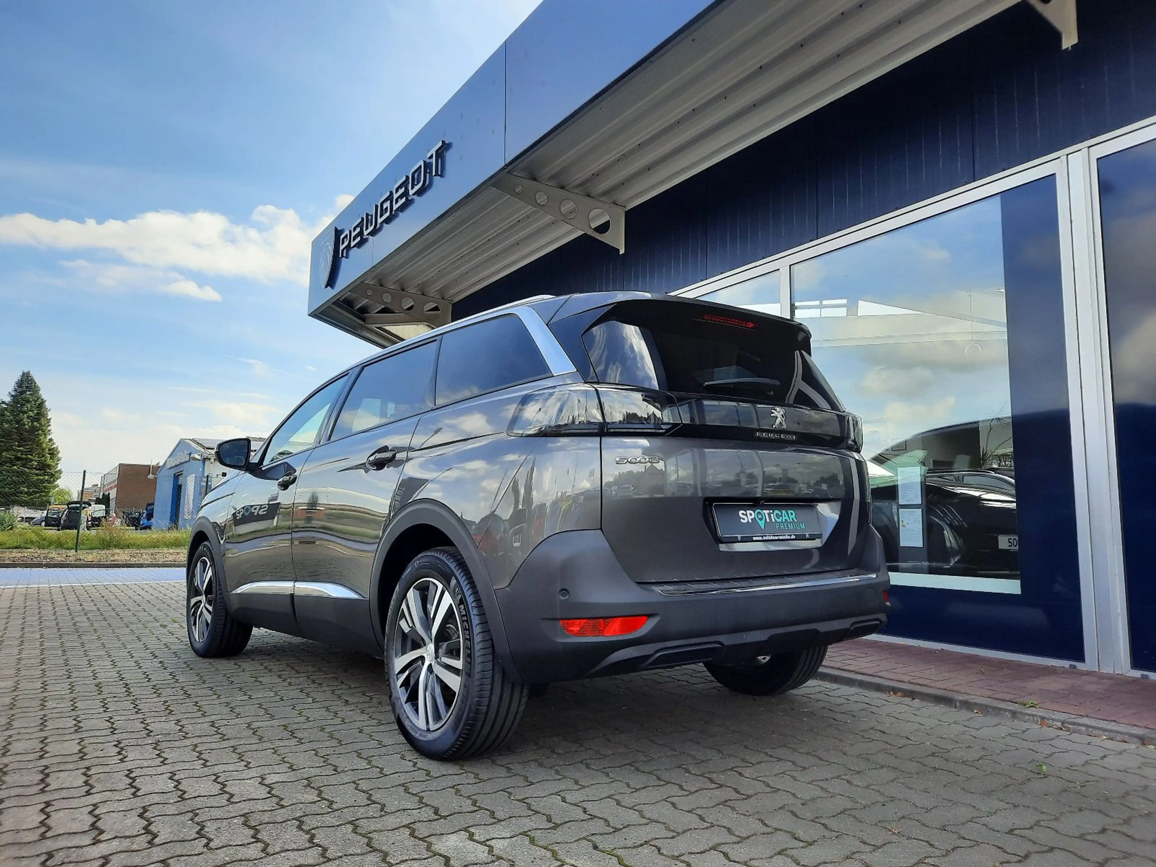 Peugeot 5008 Allure Pack eDSC 7 SITZE NAVI SH 360° KAM — photo 5