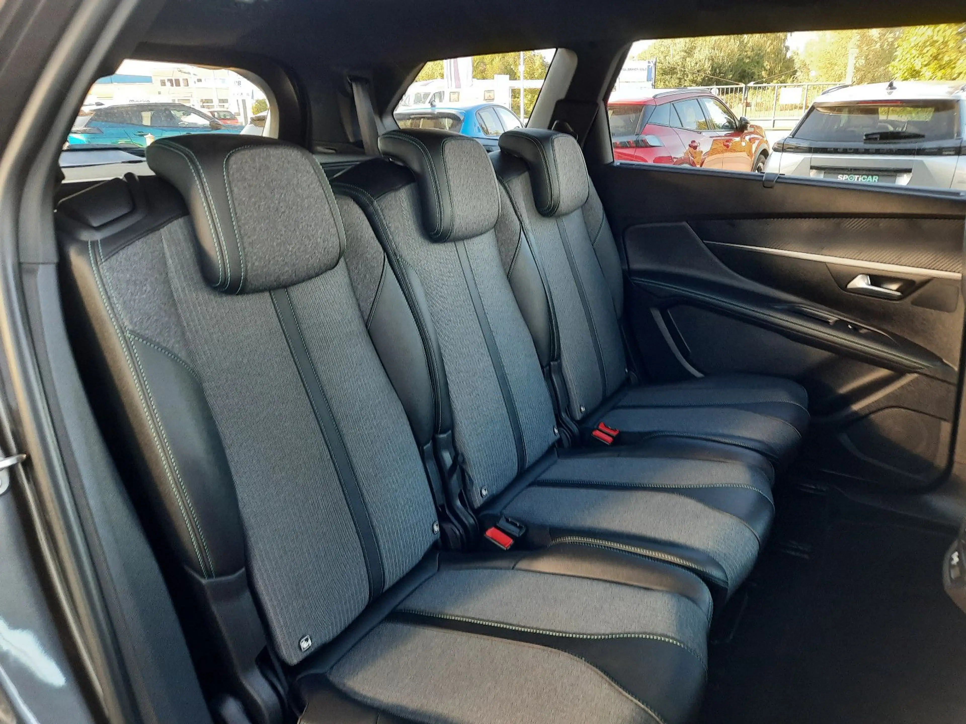 Peugeot 5008 Allure Pack eDSC 7 SITZE NAVI SH 360° KAM — photo 14