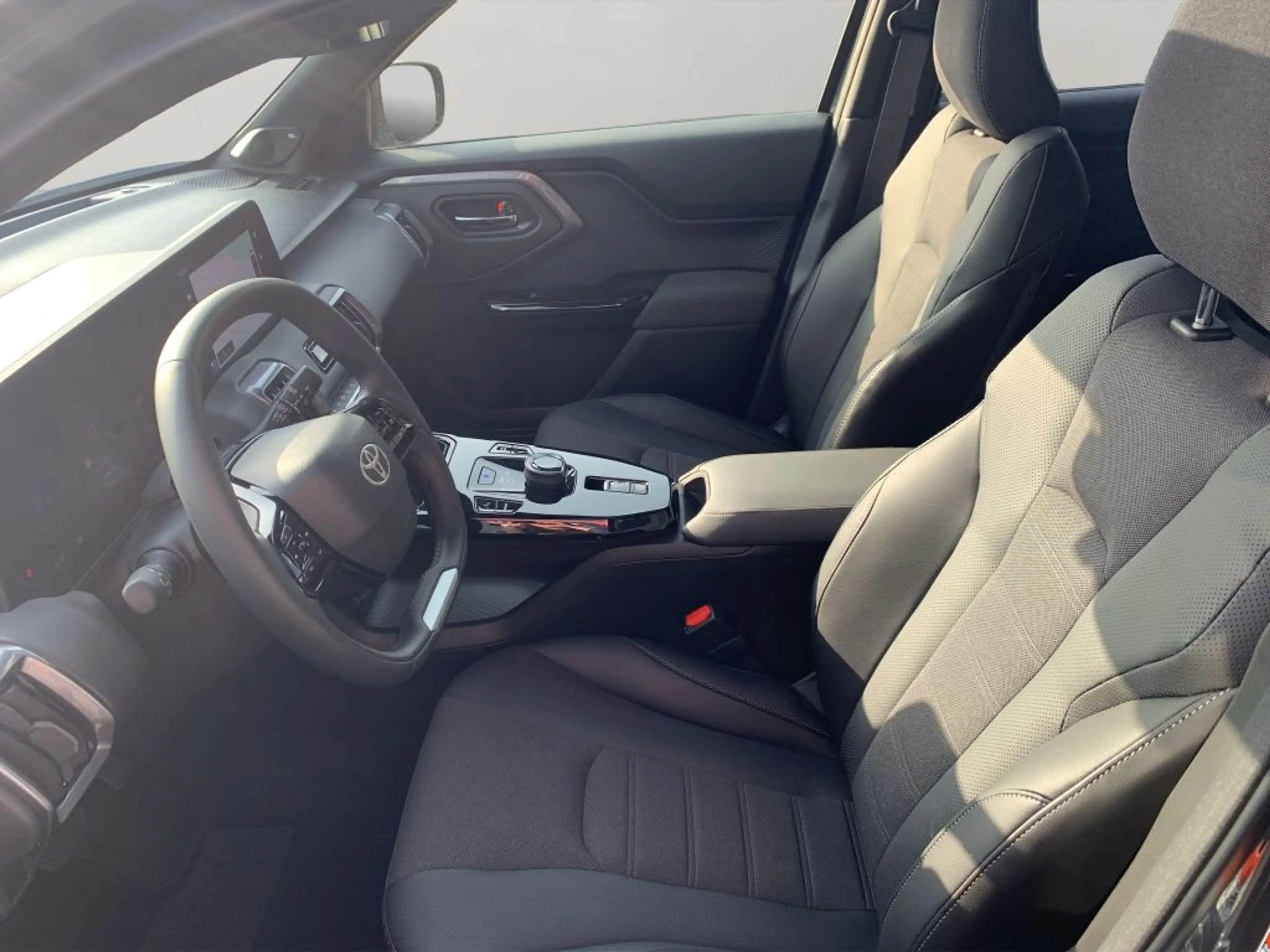 Toyota Urban Cruiser 61kWh Lounge — photo 10