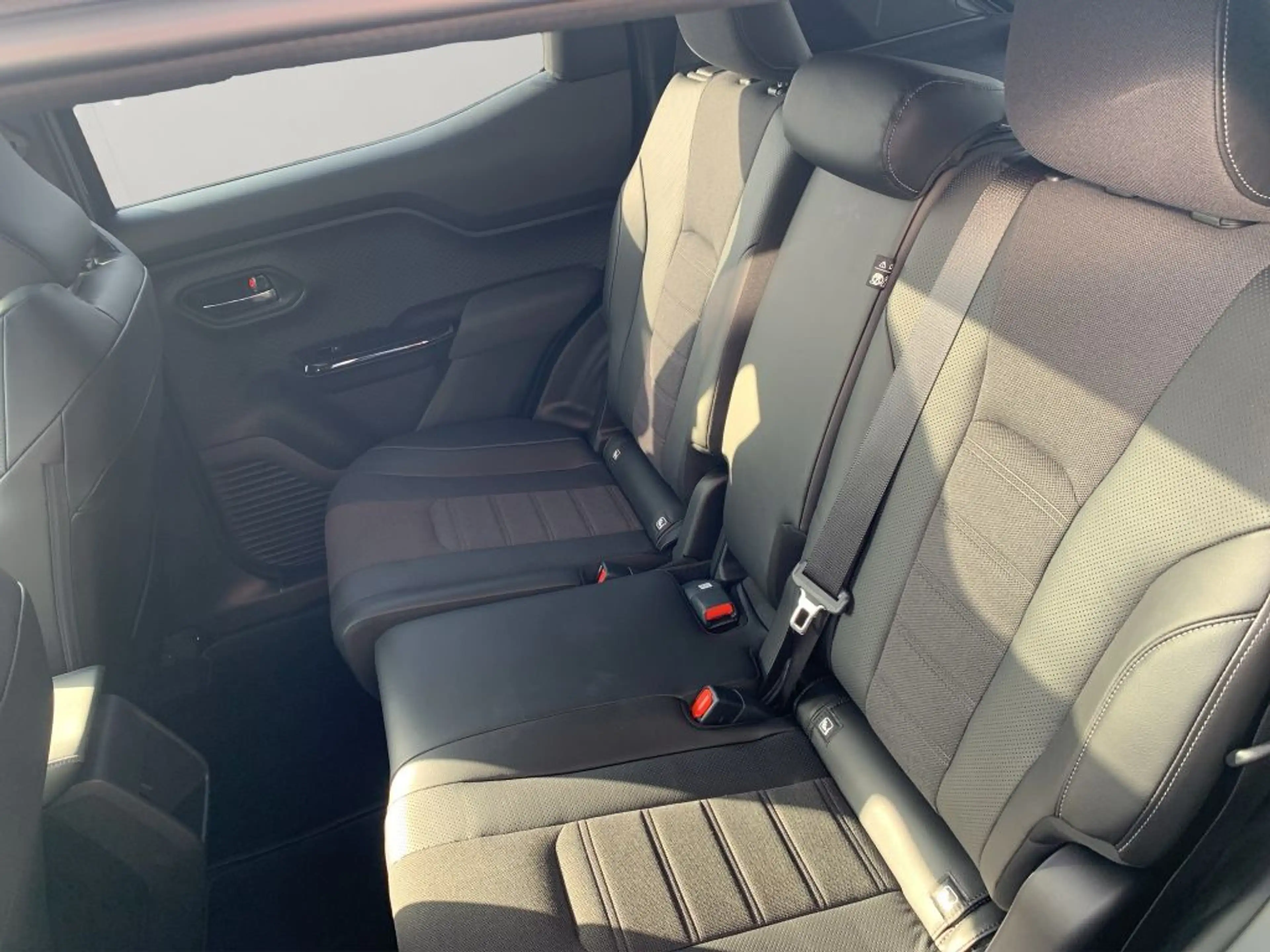 Toyota Urban Cruiser 61kWh Lounge — photo 14