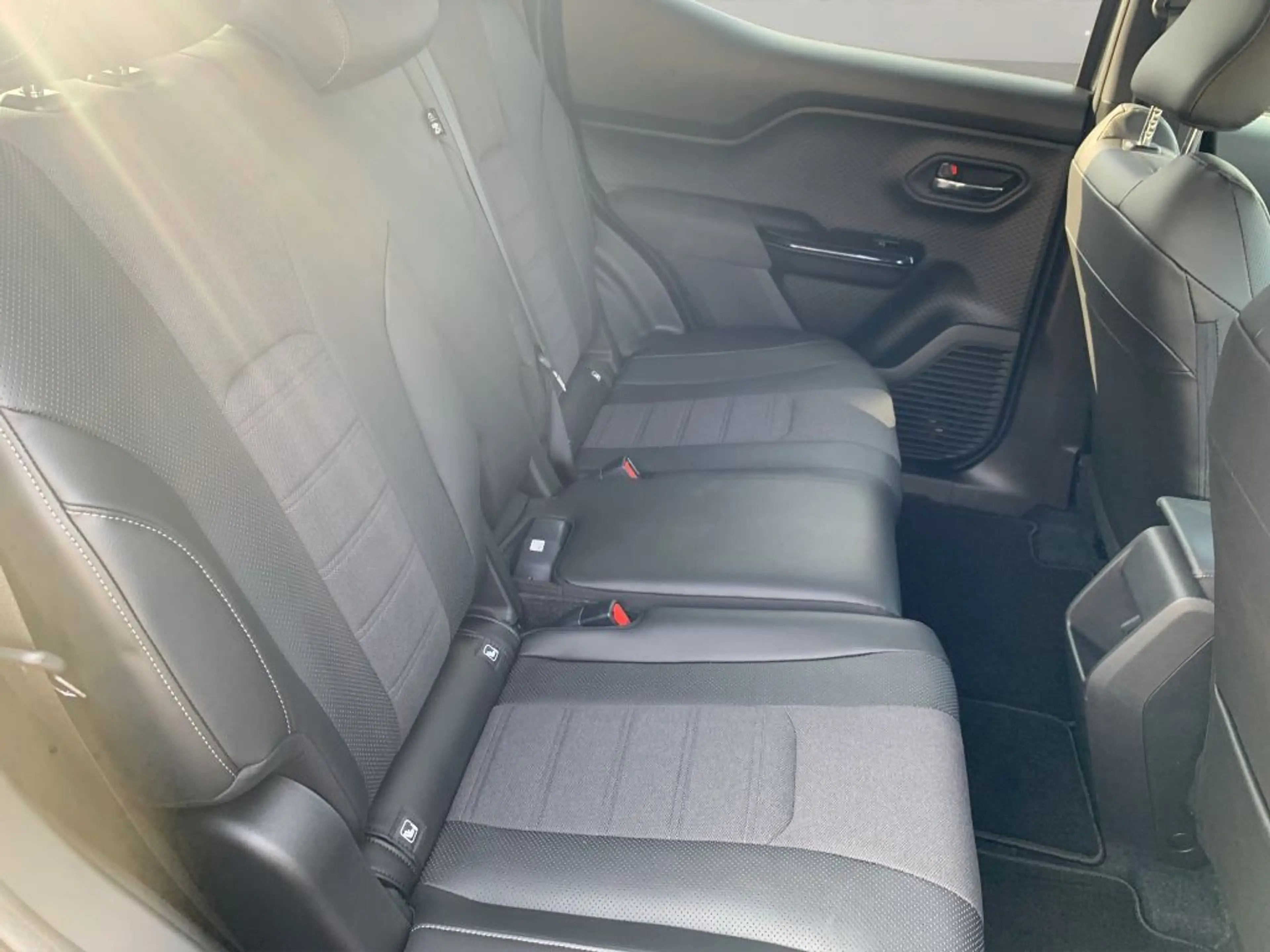 Toyota Urban Cruiser 61kWh Lounge — photo 15