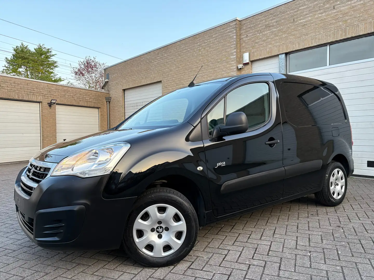 Peugeot Partner 1.6i L1H1 Pack GPS 120 CU+/VNL / 12 M Garantie Nero - 2