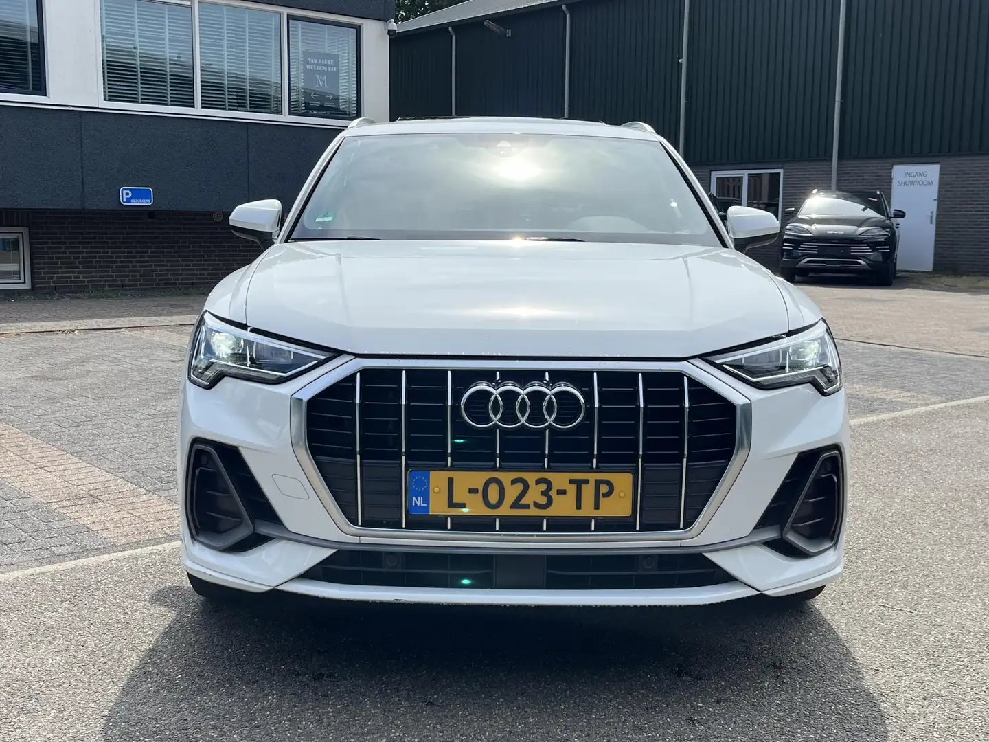 Audi Q3 35 TFSI Pro Line S-LINE | PANO | ELEK. KOFFER | RI Wit - 2