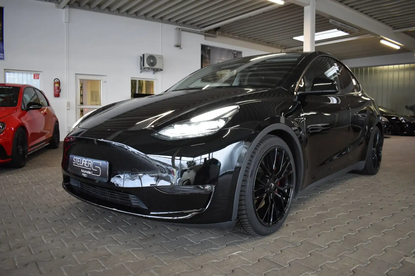 Tesla Model Y Dual Performance AWD Enahnced Autopilot Schwarz - 1