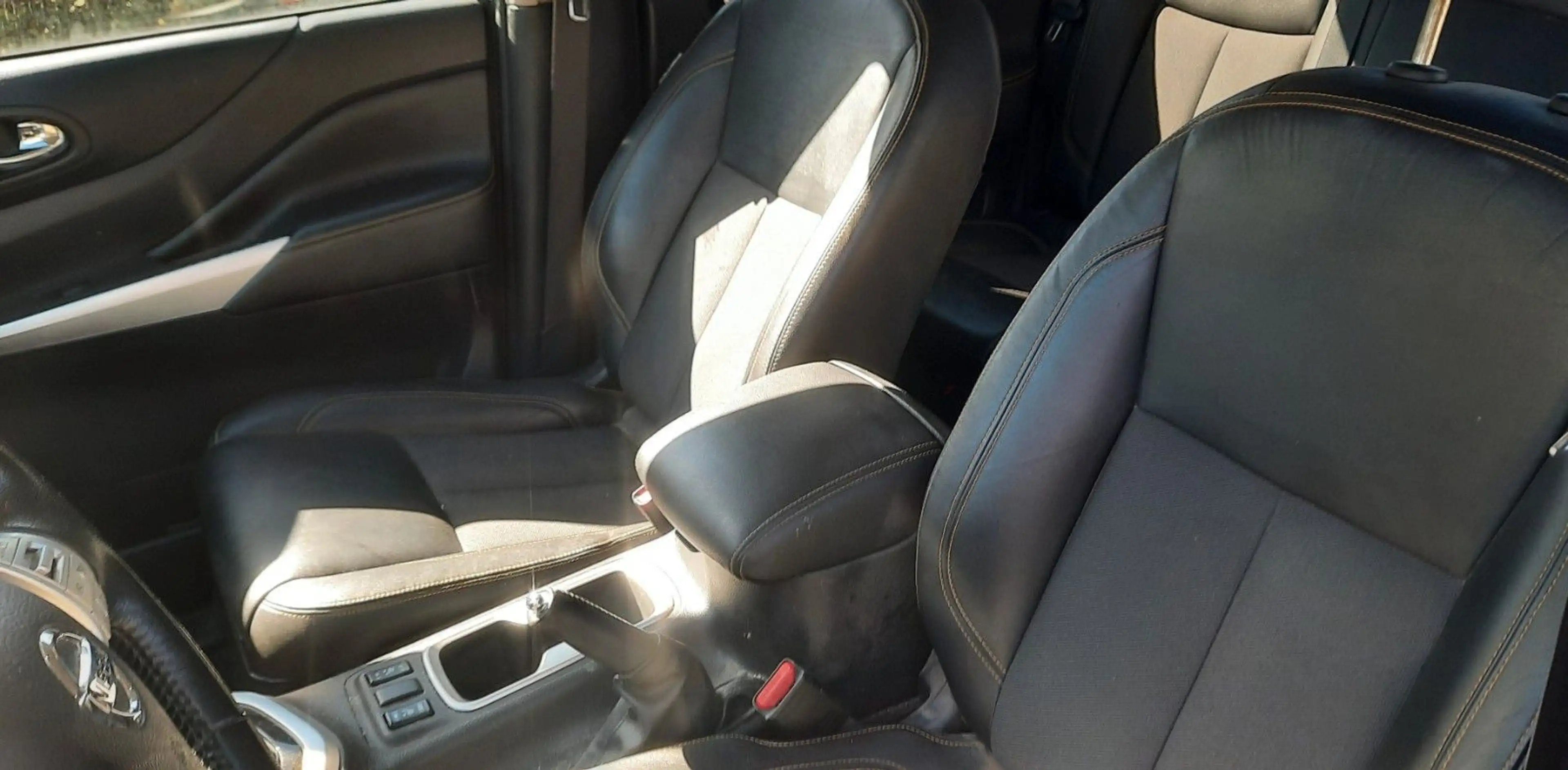Nissan Navara NP300 N-Guard Double Cab 4x4 AHK — photo 14