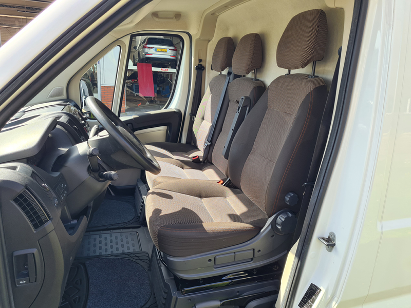 Peugeot Boxer 335 2.0 BlueHDI L2H2 Premium 130PK /Trekhaak/Parke — photo 13
